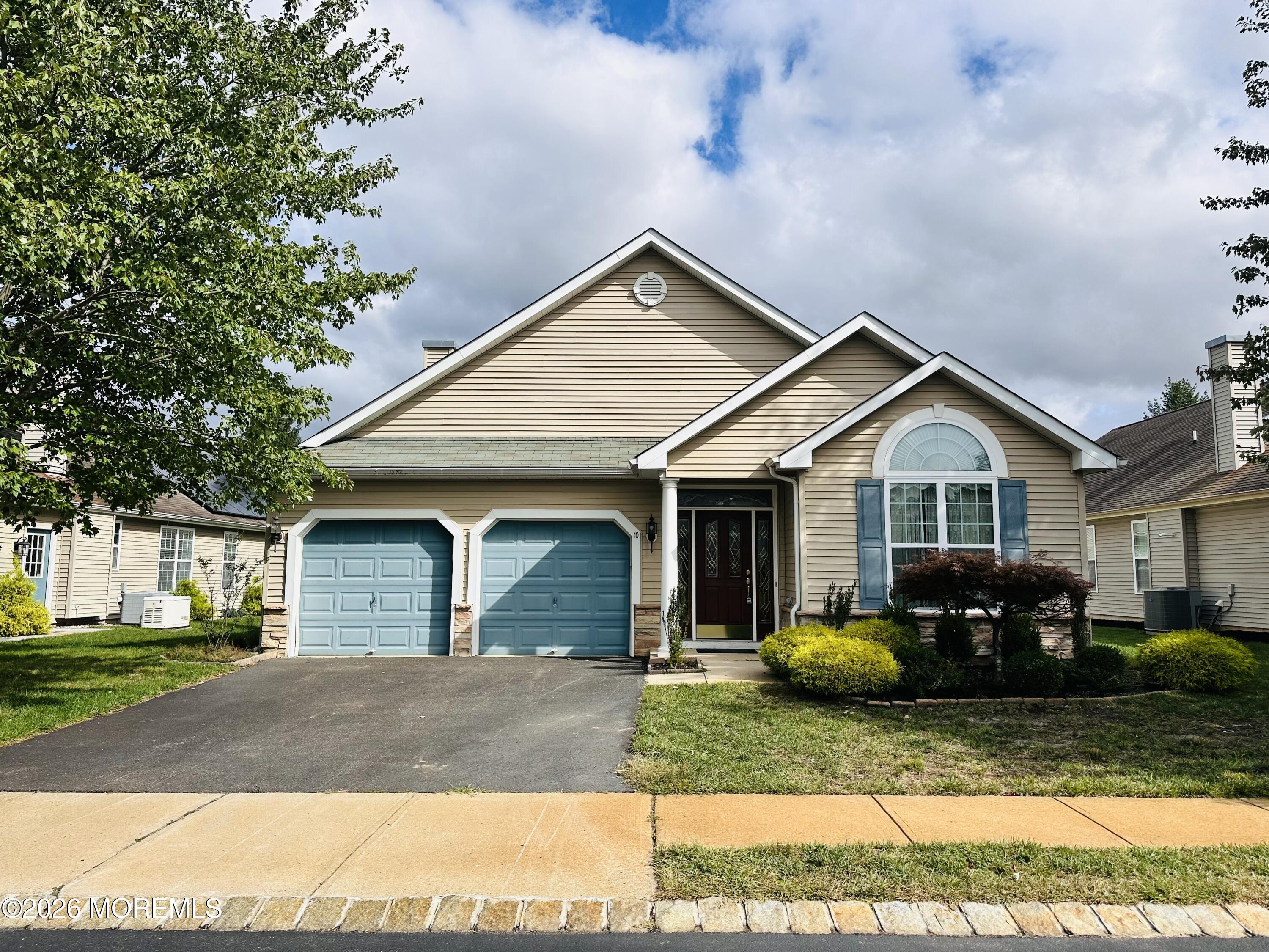 10 Woodview Drive — photo