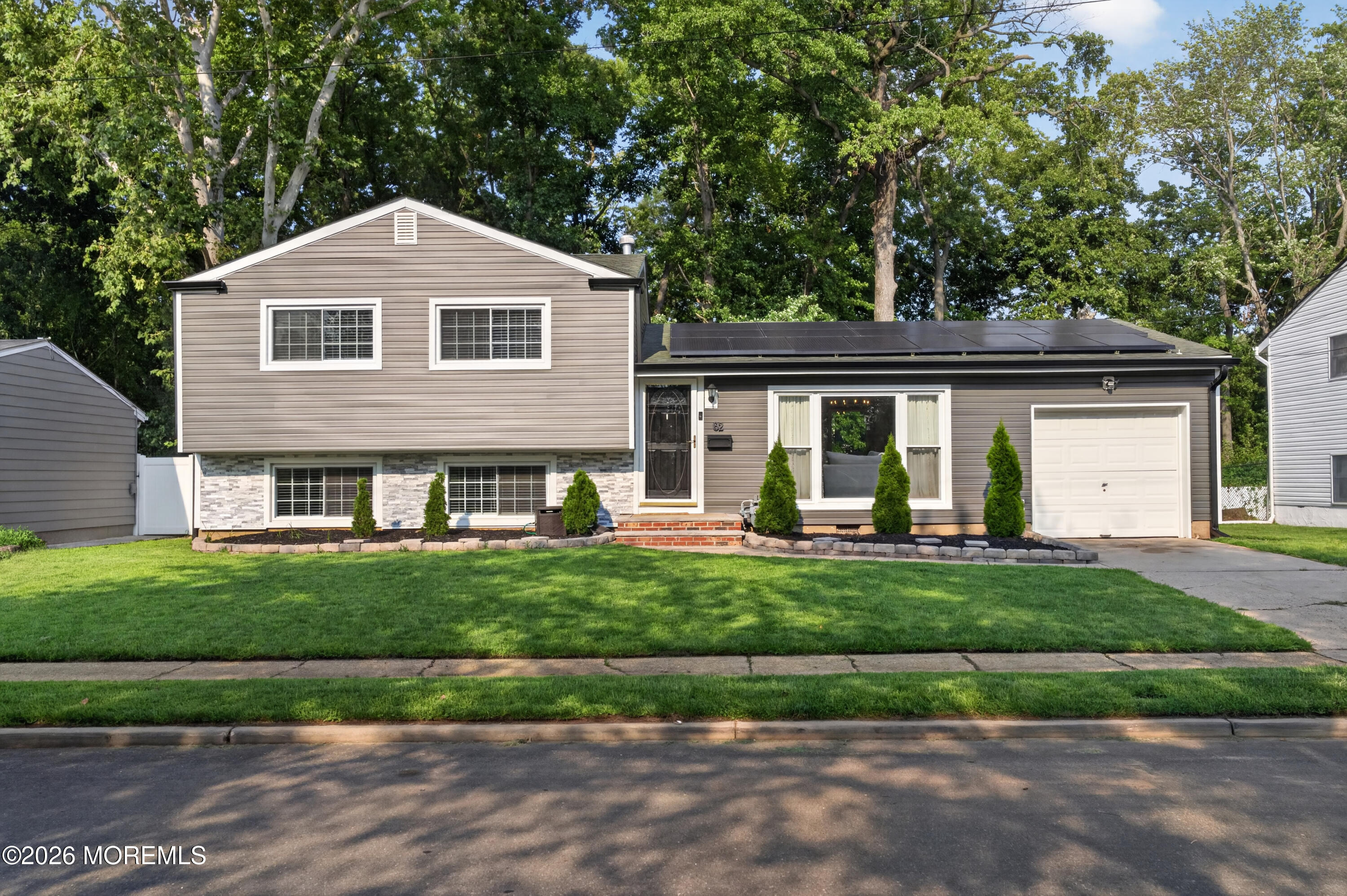 62 Annapolis Drive — photo