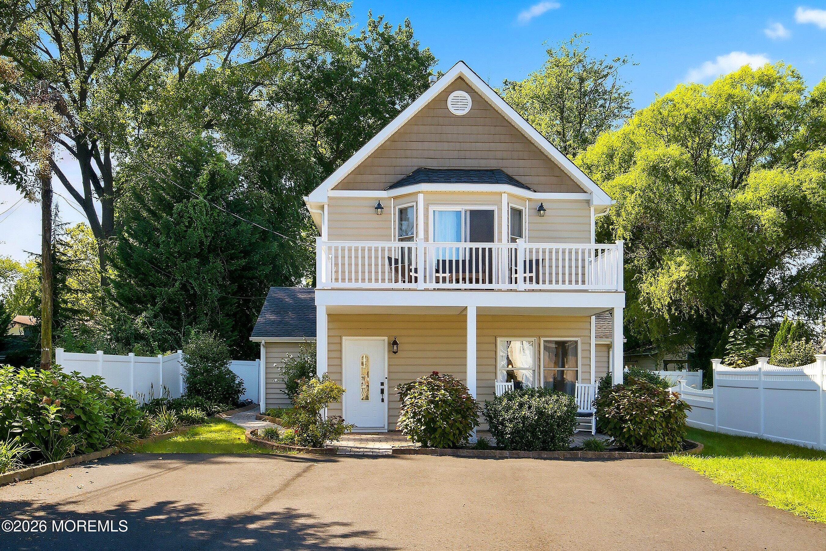 1603 W Maplewood Road — photo