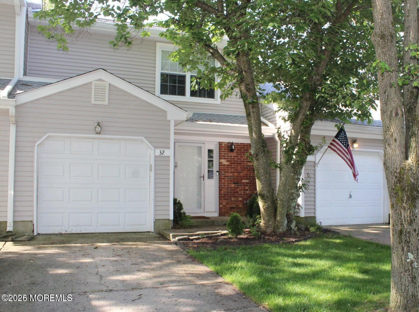 32 Redwood Drive — photo