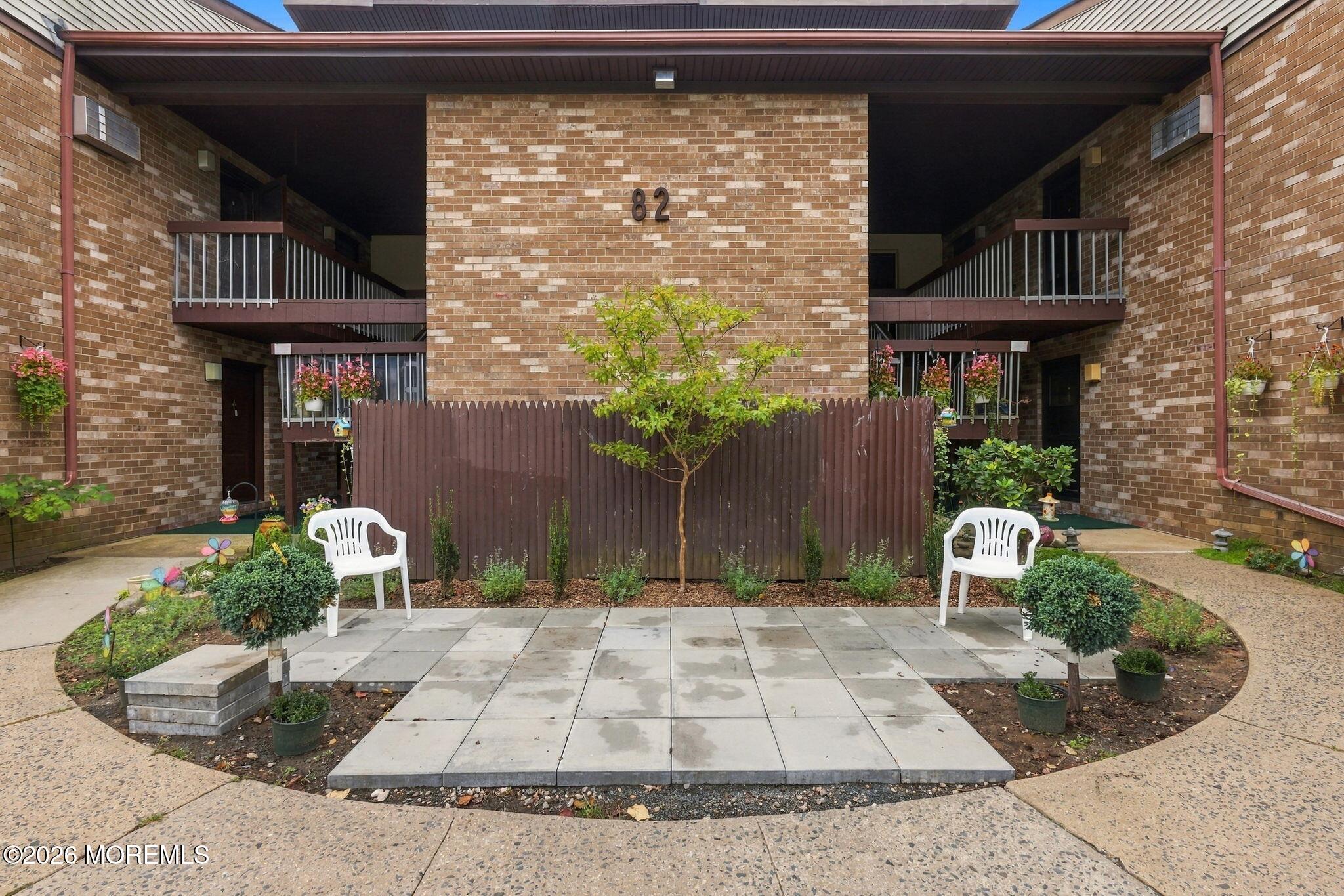 82 Amberly Drive a — photo
