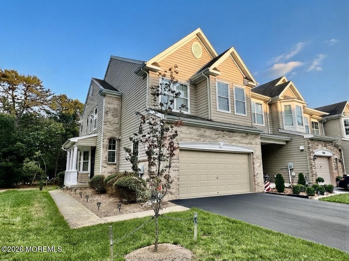 281 Hawthorne Lane — photo