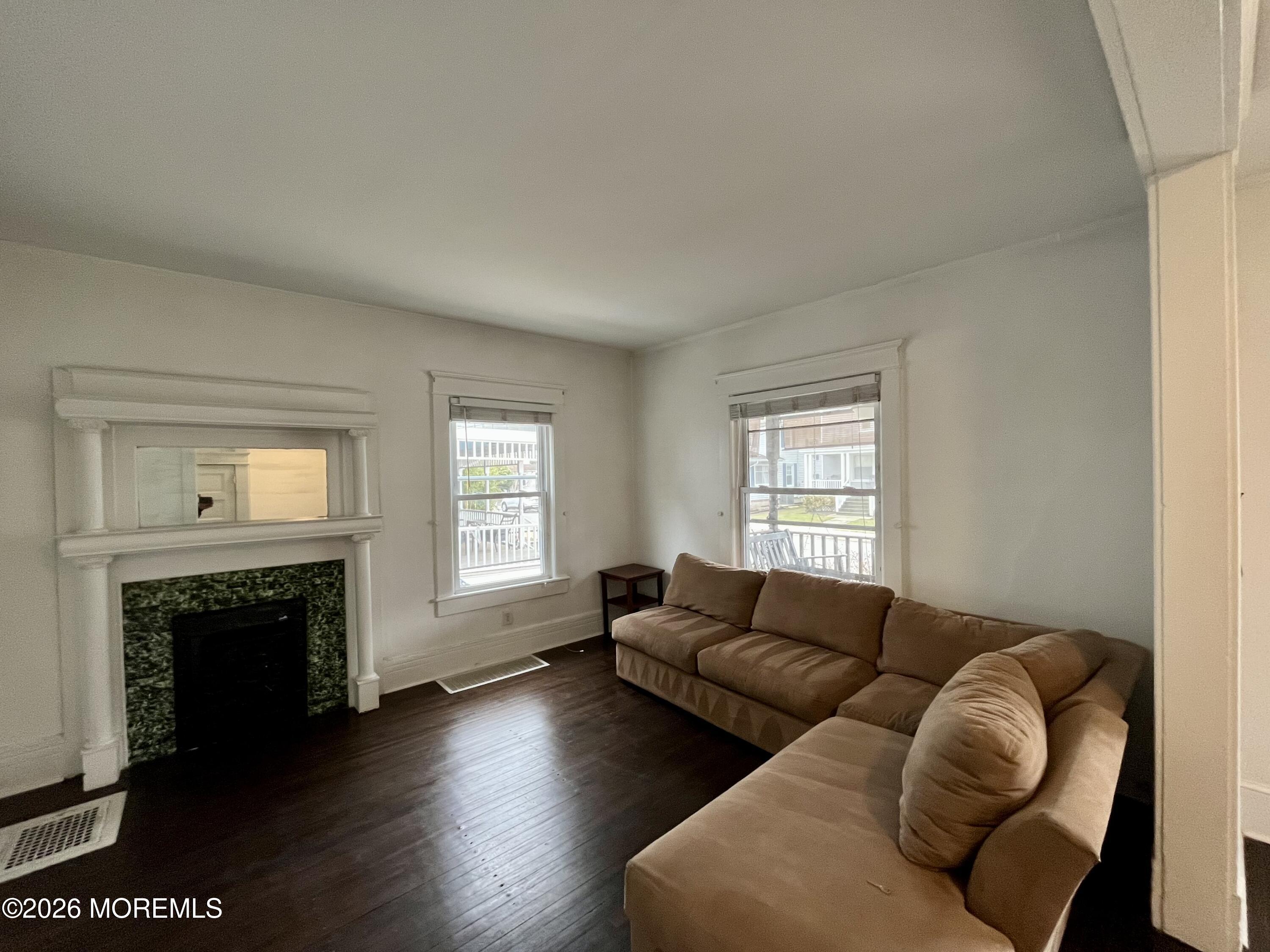 24 Waverly Place a — photo