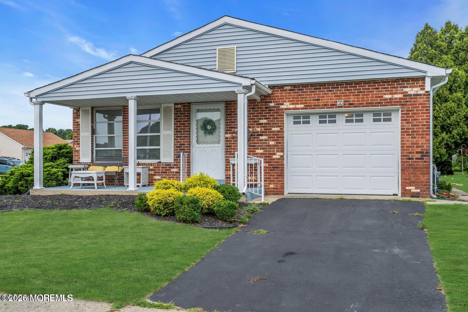 2 Tropicana Court — photo