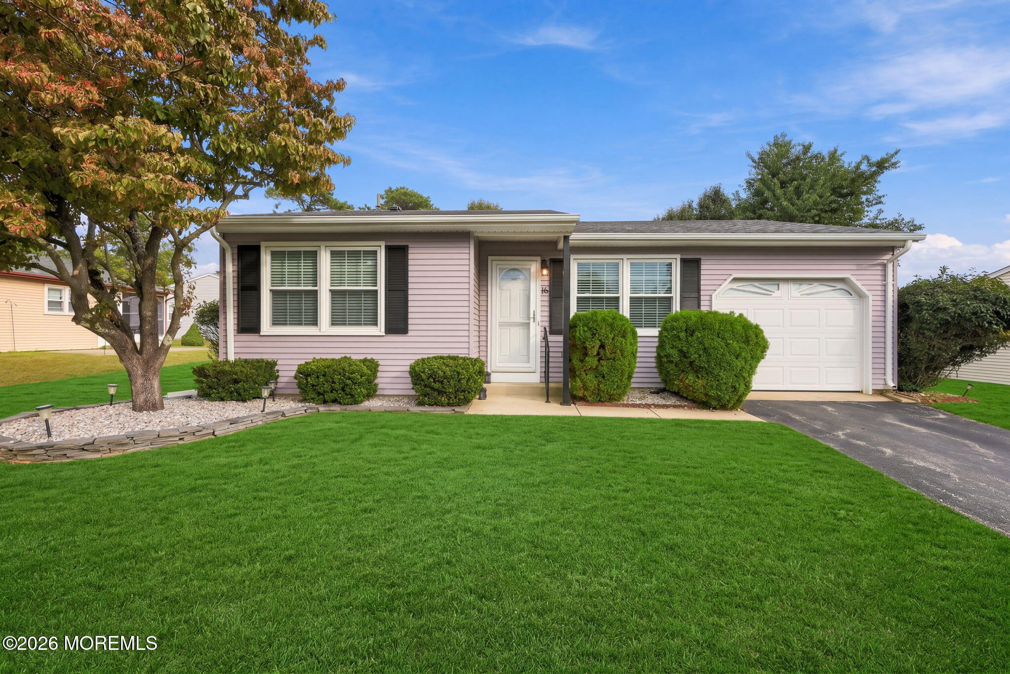 16 Hummingbird Lane 72 — photo