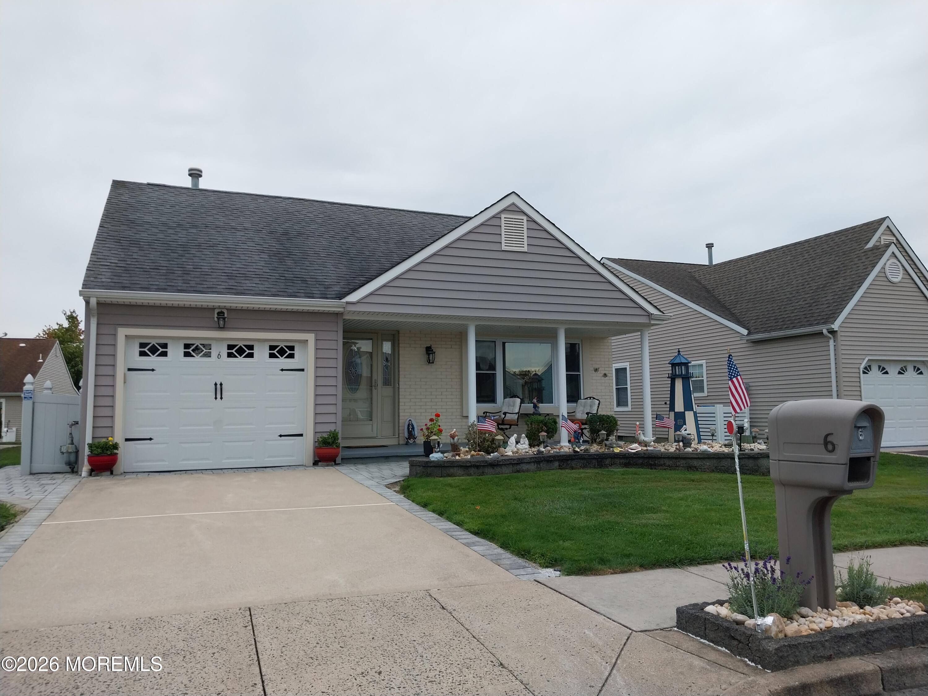 6 Sandhurst Court — photo