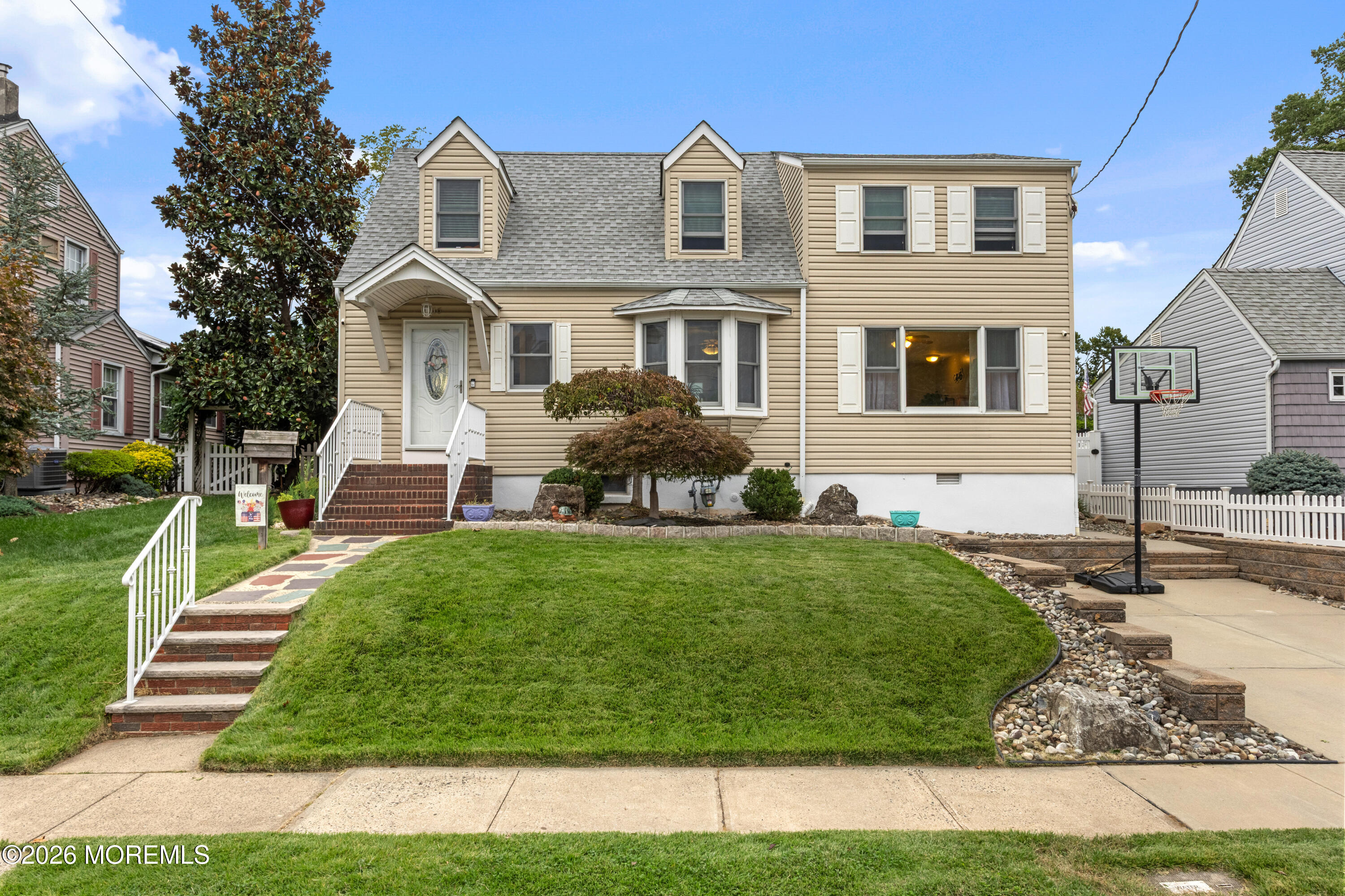 16 Vanderbilt Place — photo