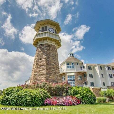 33 Cooper Avenue 210 — photo