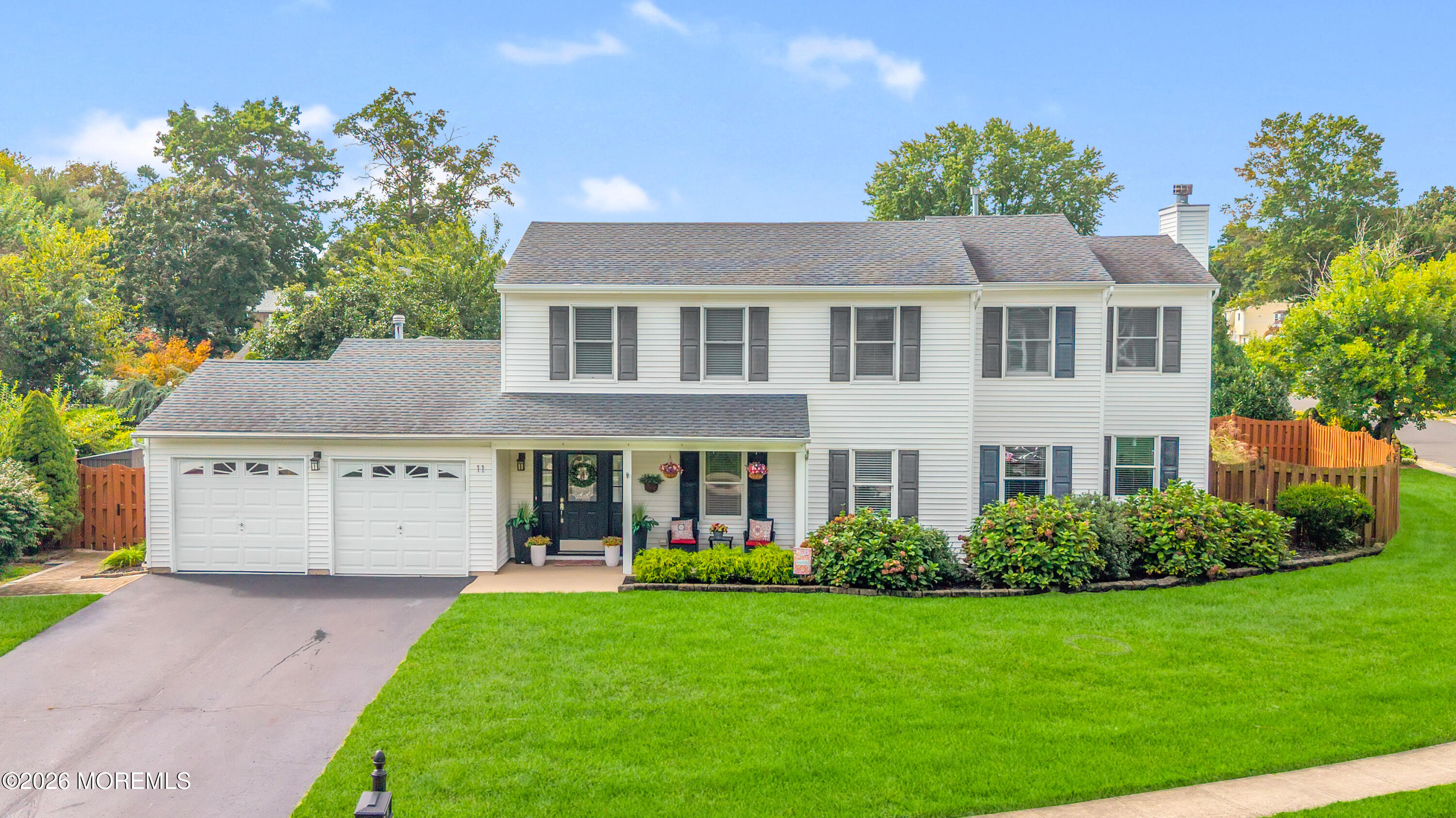 11 Yellowstone Lane — photo