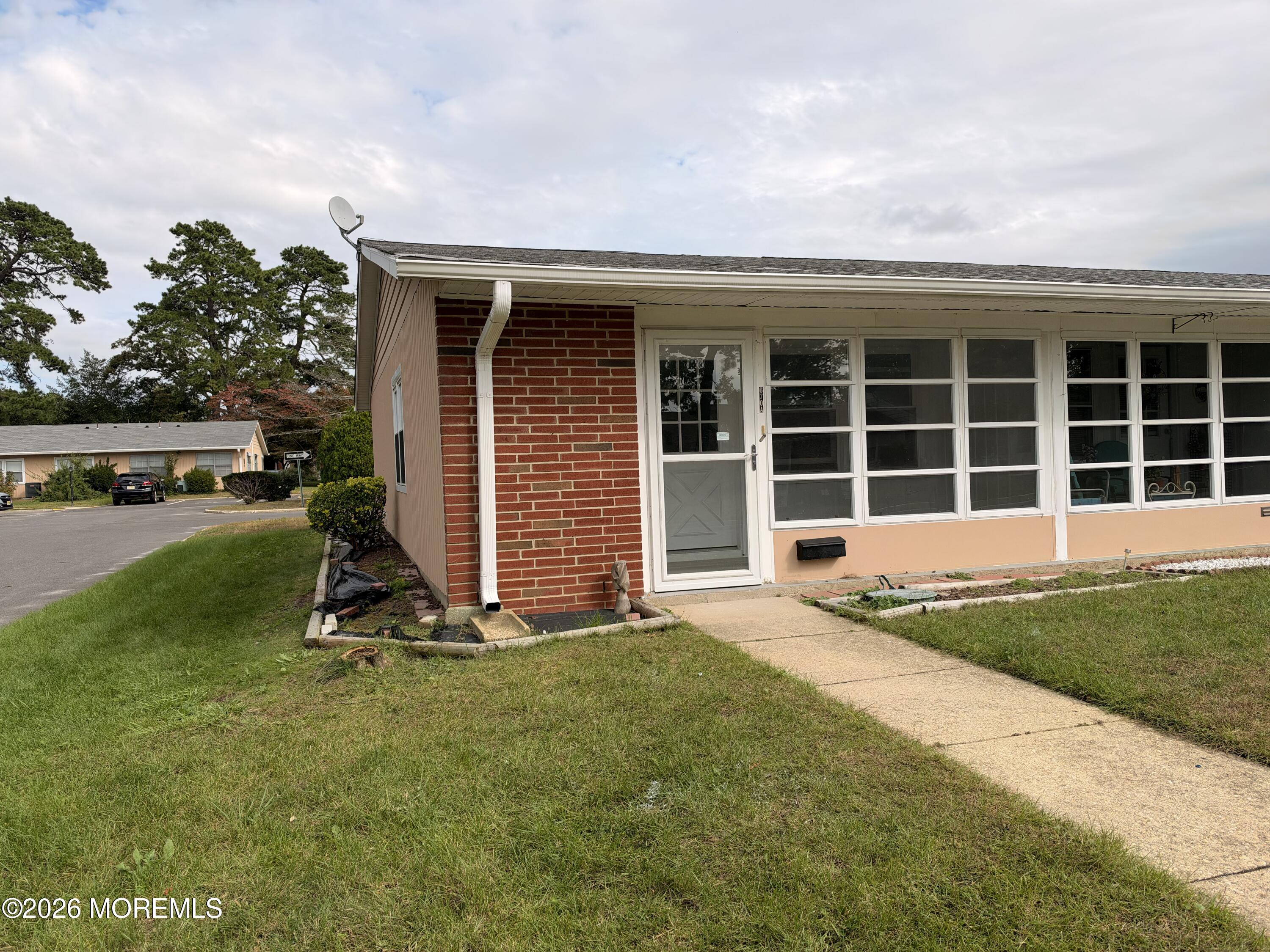 670A New Castle Court — photo