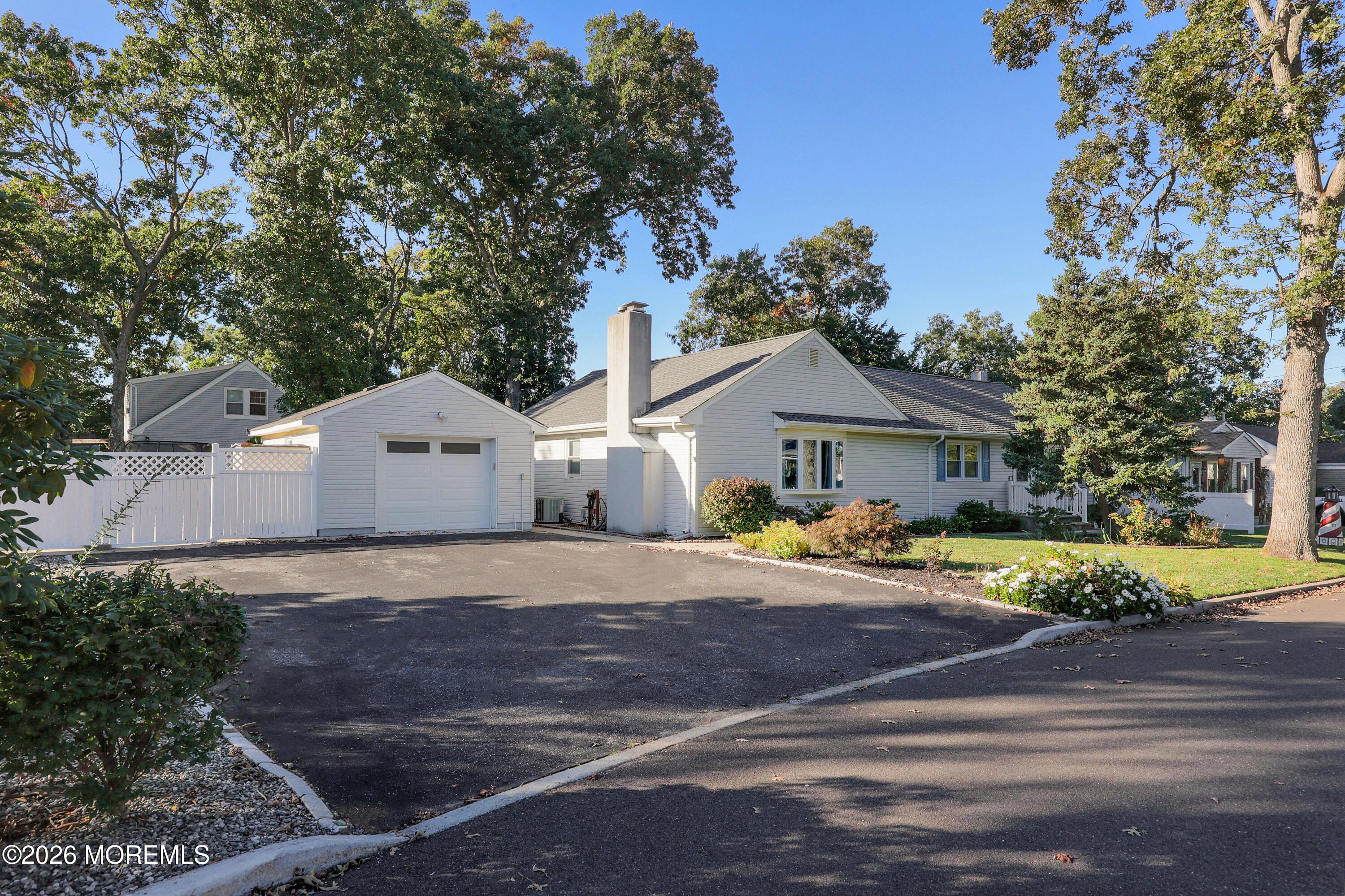 341 Jefferson Court — photo