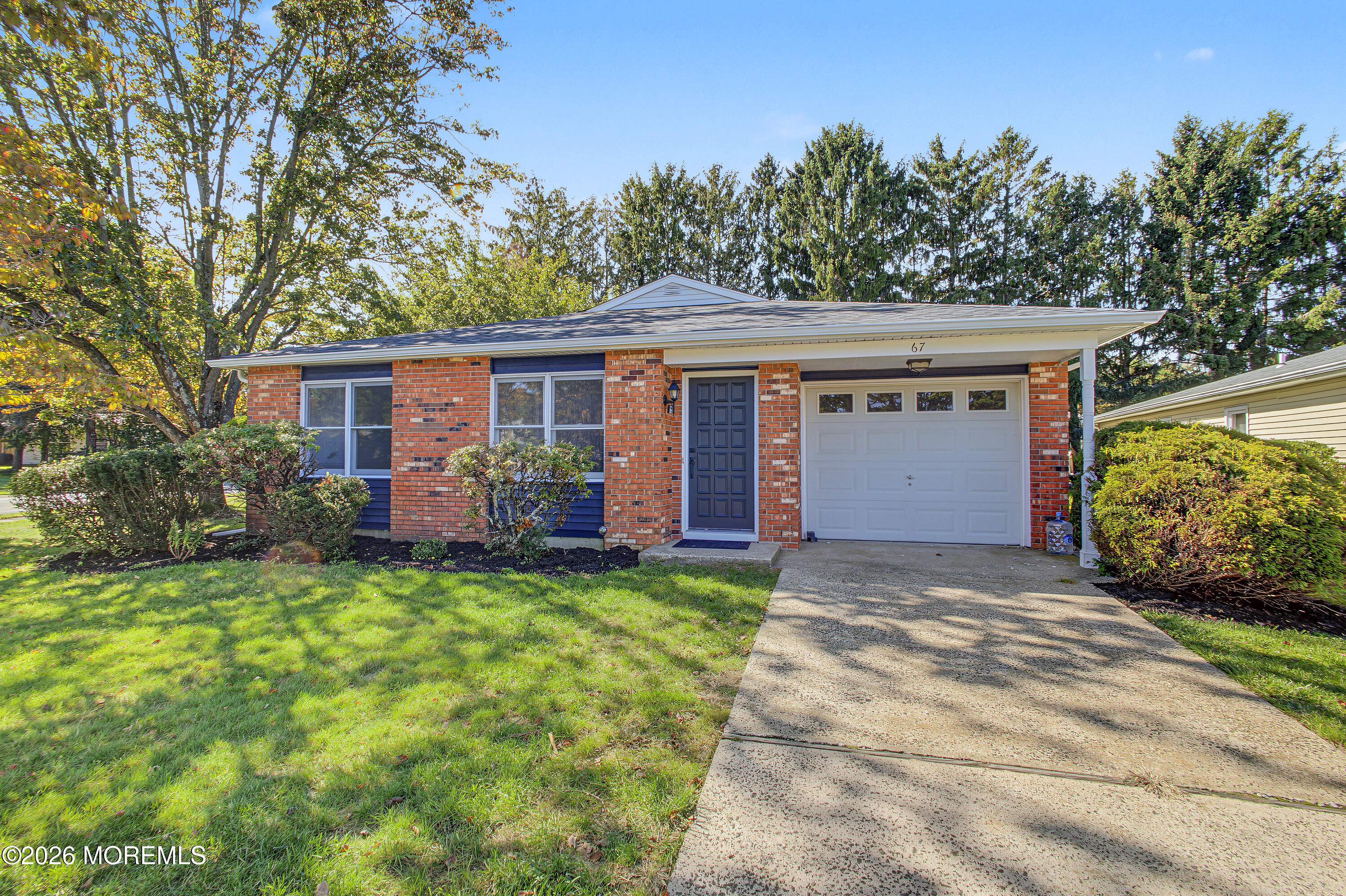 67 Lauren Lane N — photo