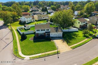 1665 White Oak Lane — photo