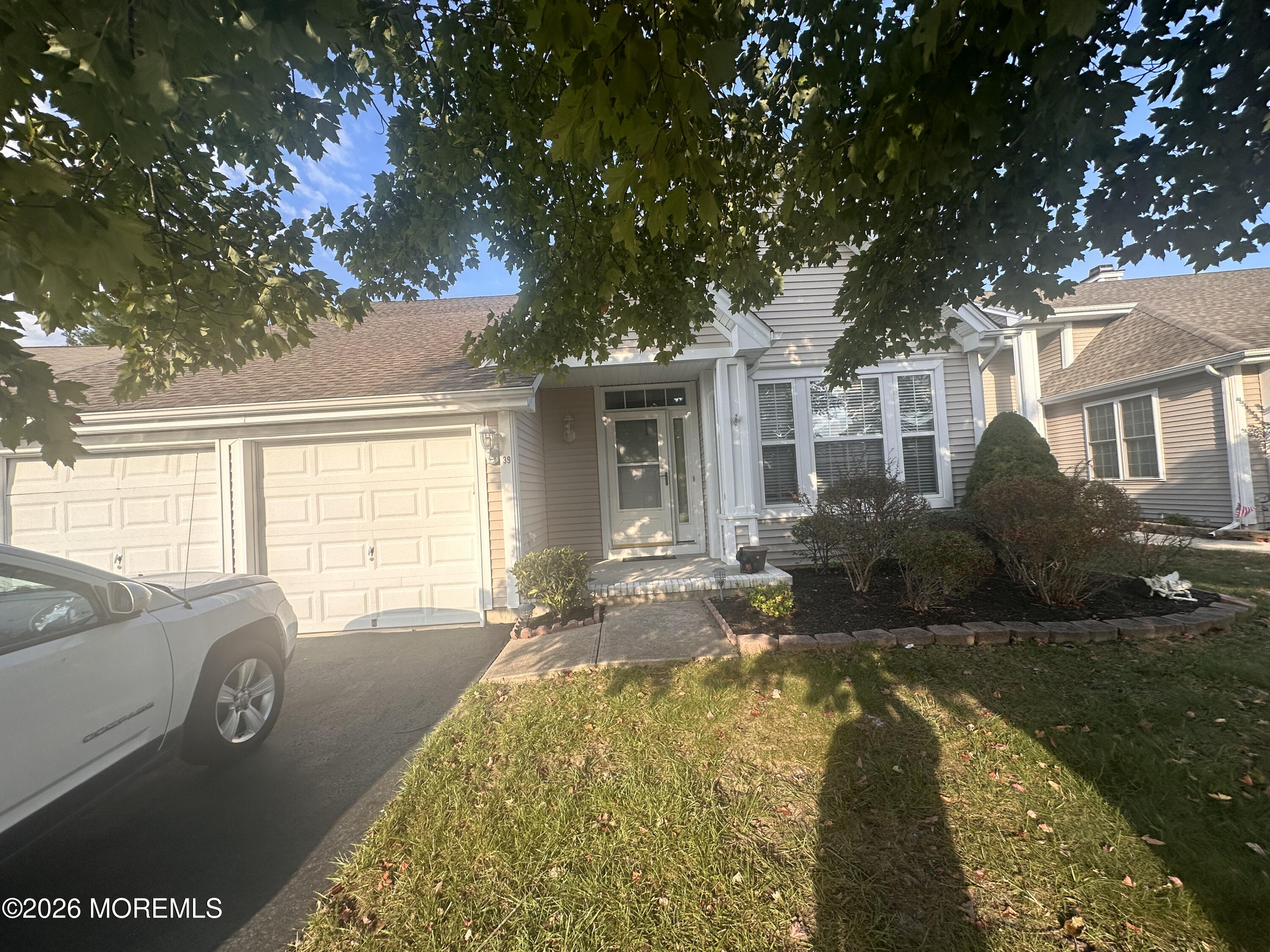 39 Lakeland Drive — photo