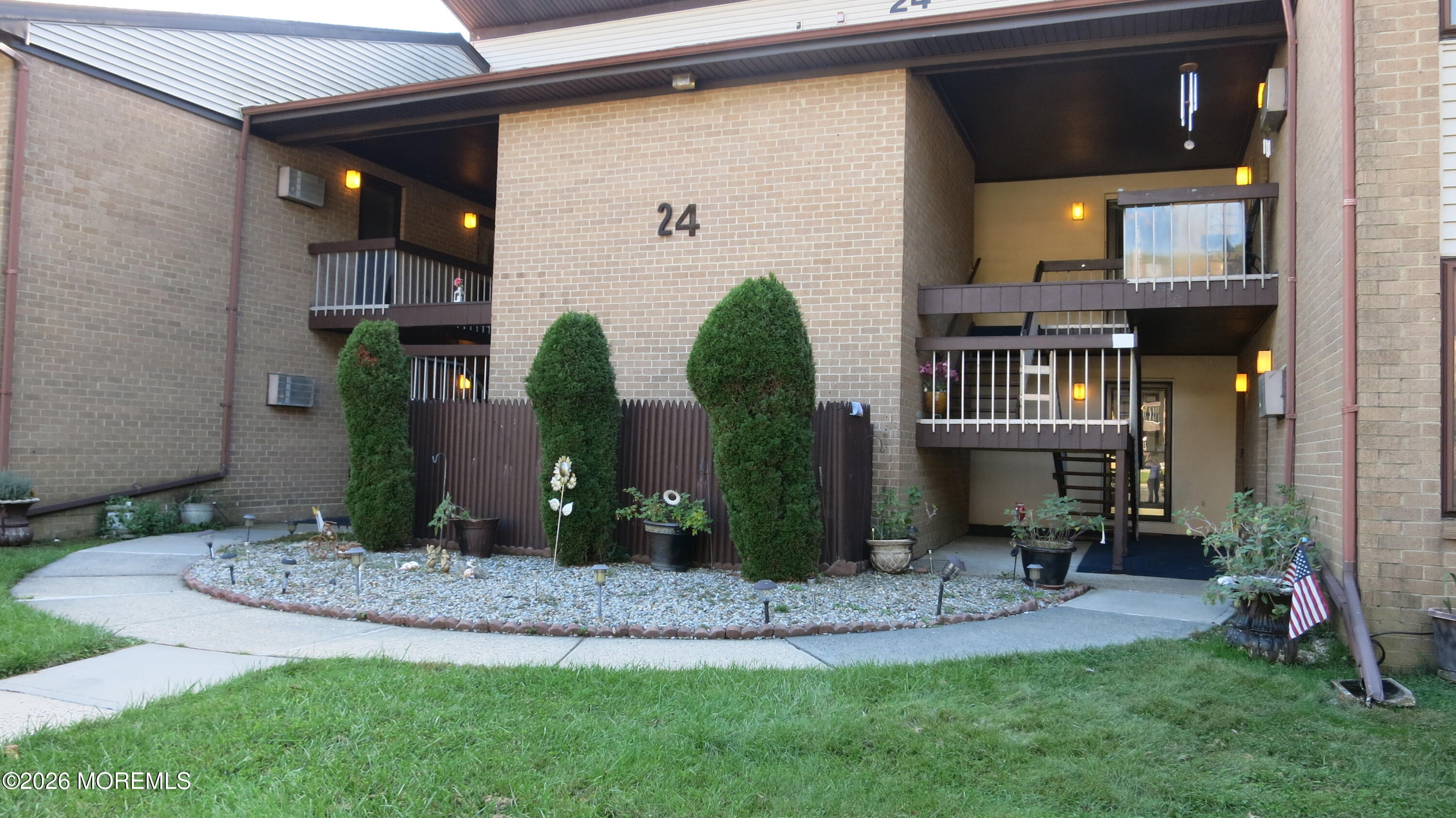 24 E Meadow Green Circle — photo