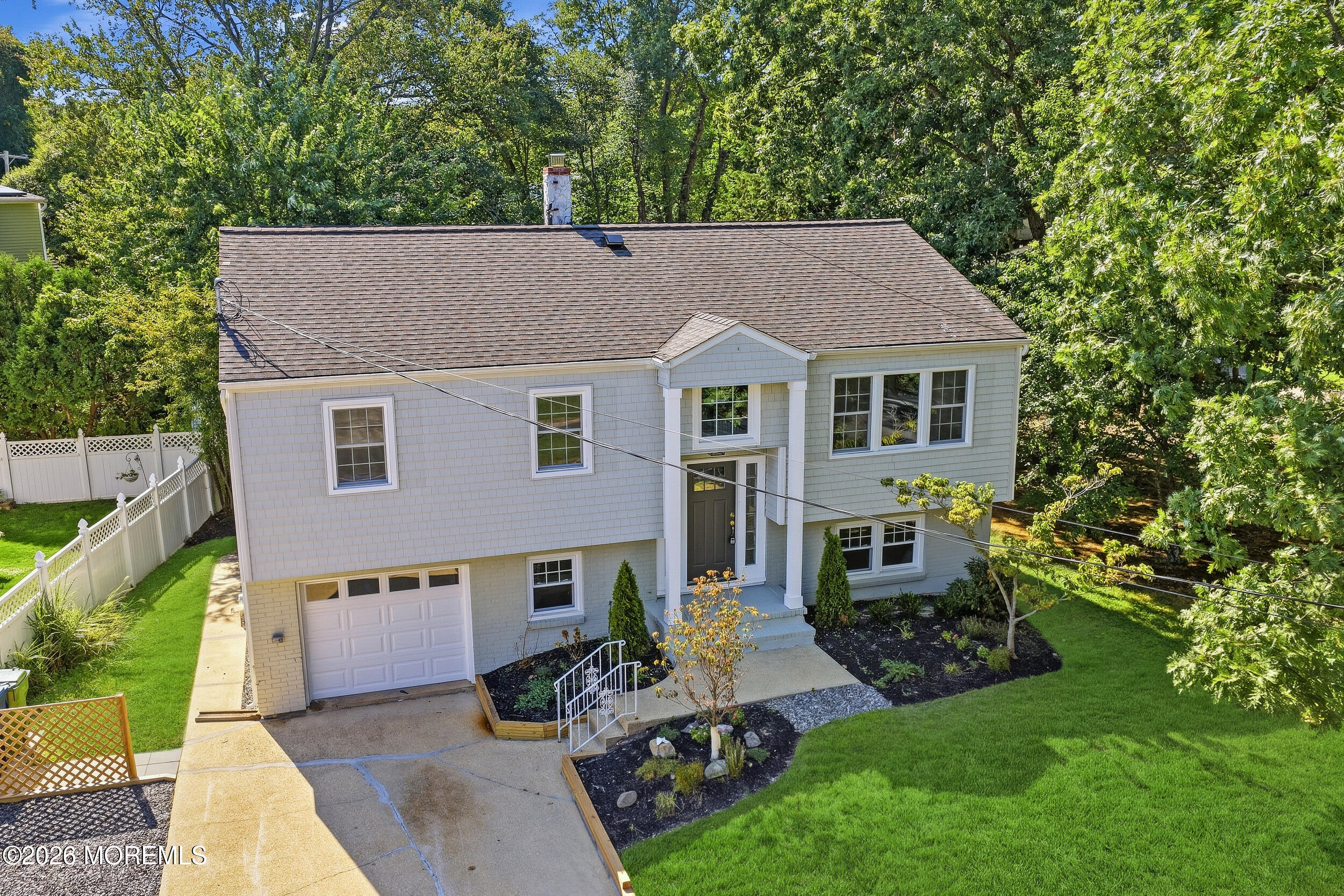 208 N Riverside Drive — photo