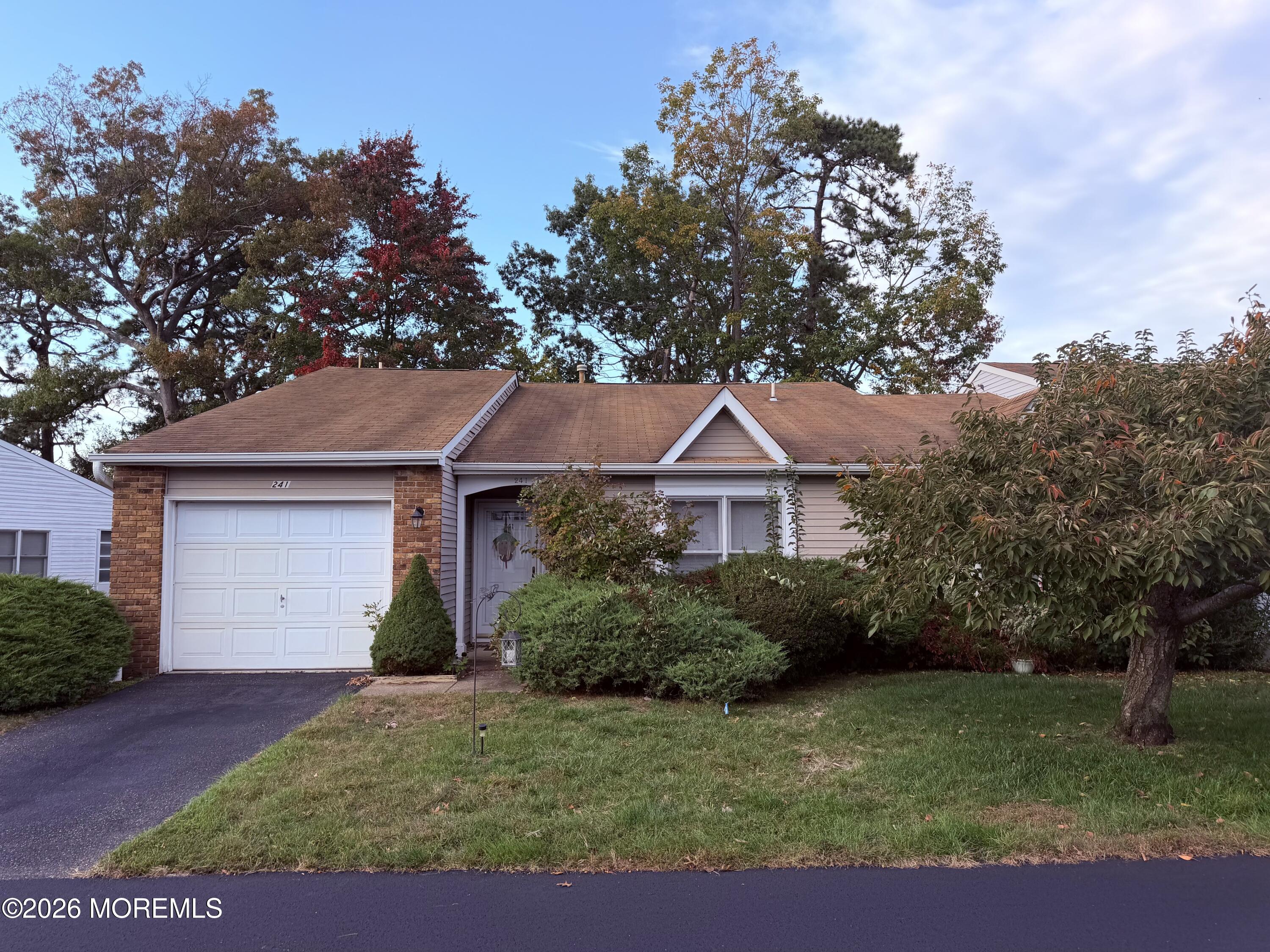 241 Martine Way — photo