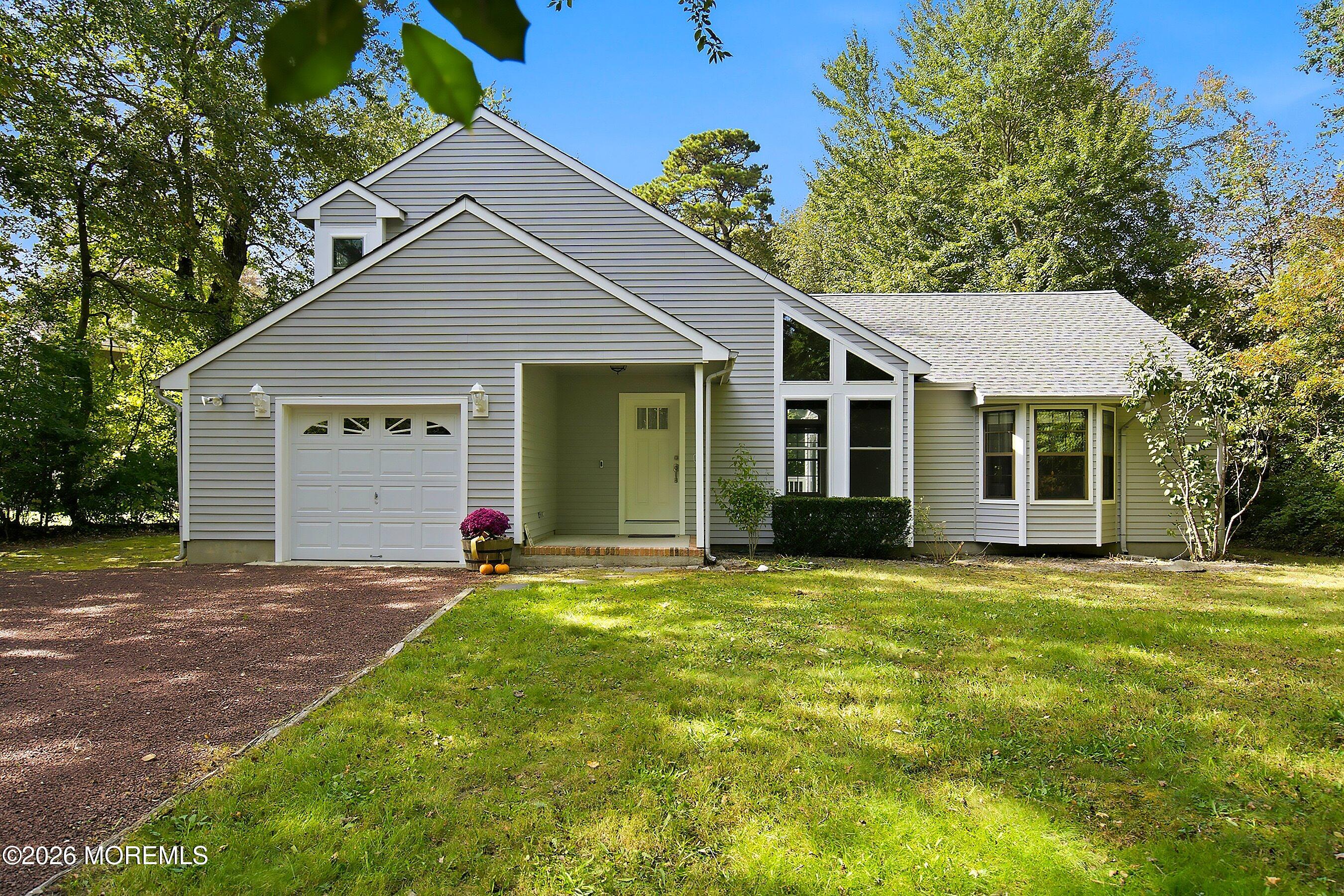 12 Champlain Court — photo