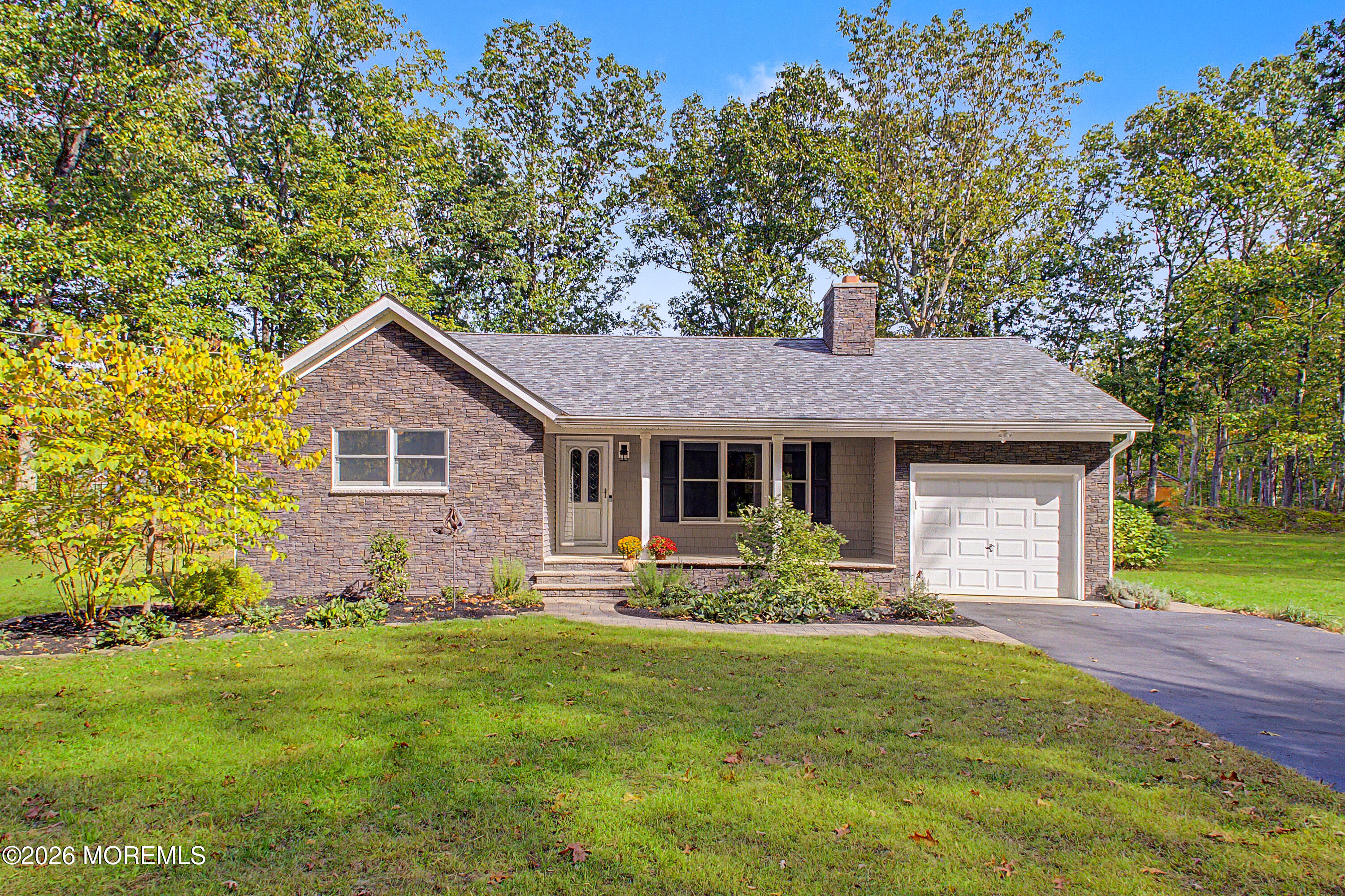15 Hendrickson Drive — photo