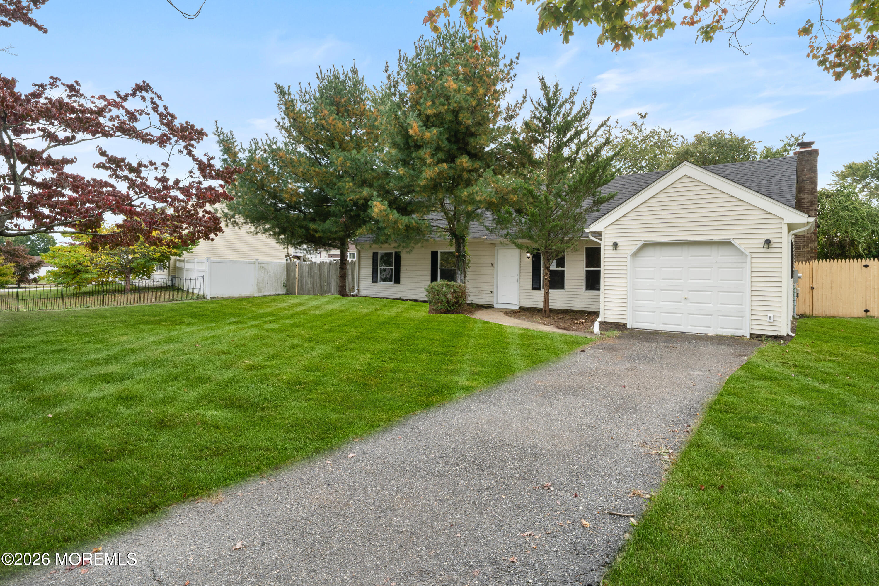 1093 Eaglehurst Road — photo