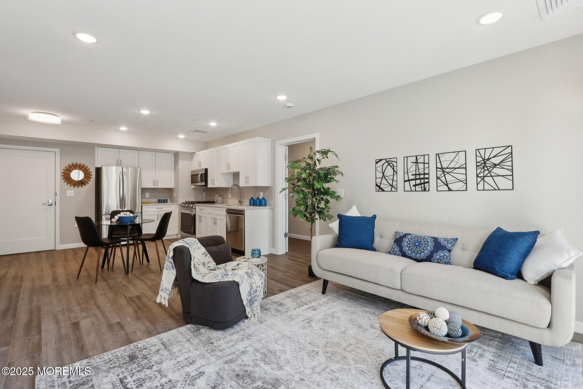 272 Willow Avenue Unit 402 — photo