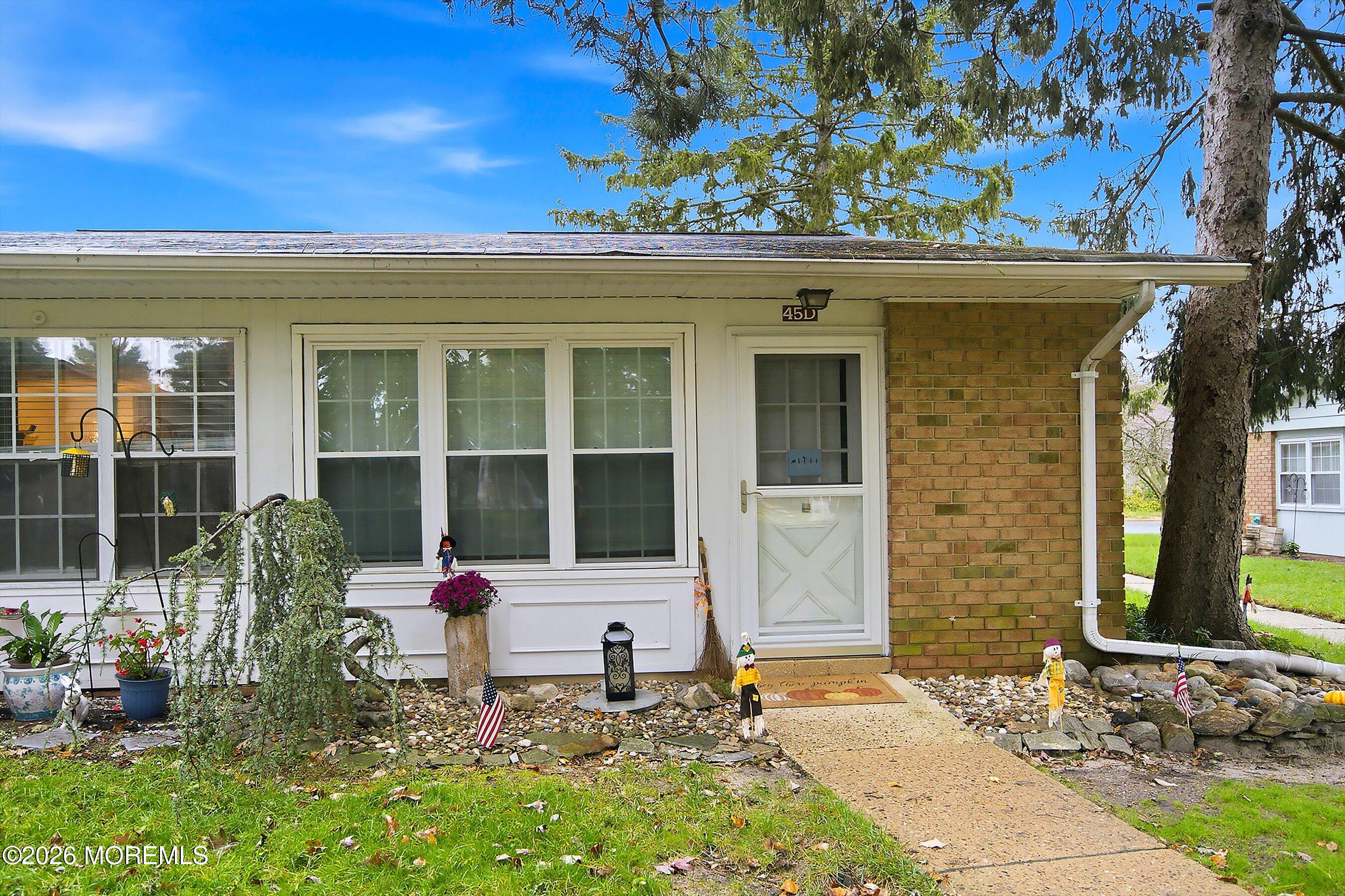 45 Edinburgh Lane Unit D — photo