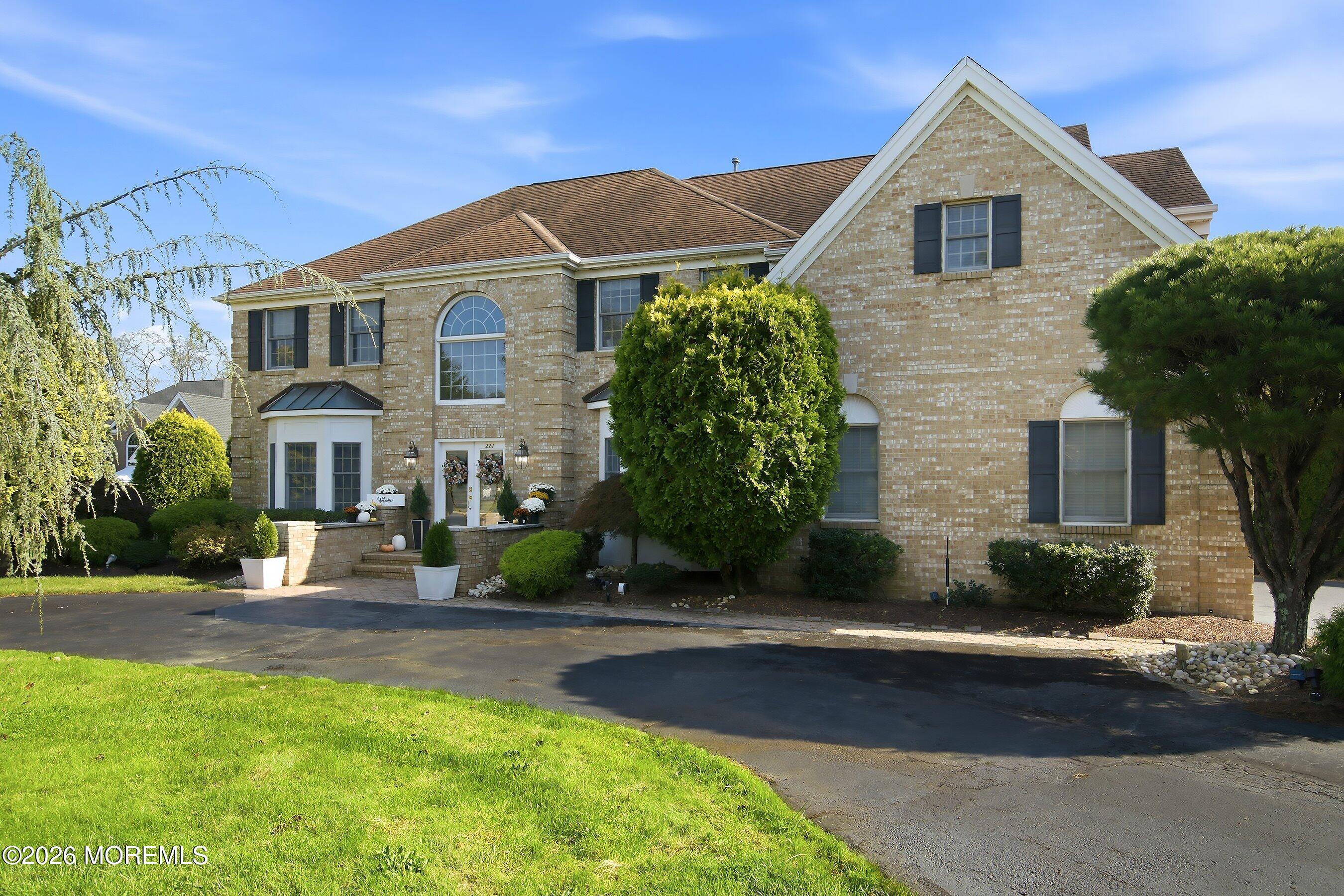 221 Verdant Court — photo