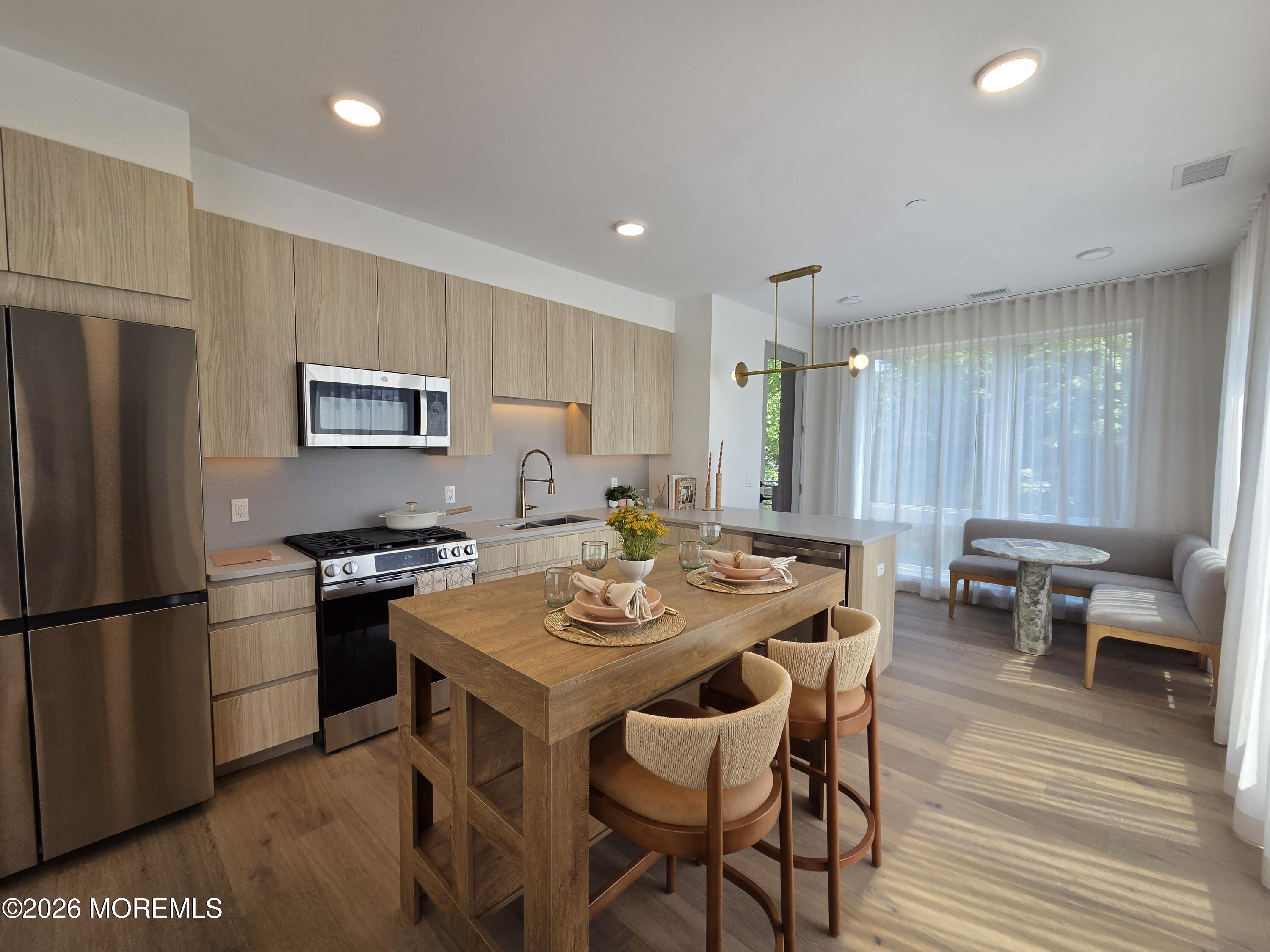 665 Second Avenue Unit 305 — photo