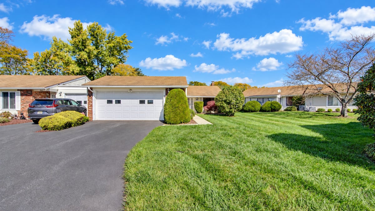 14 B Basswood Plaza Unit B — photo