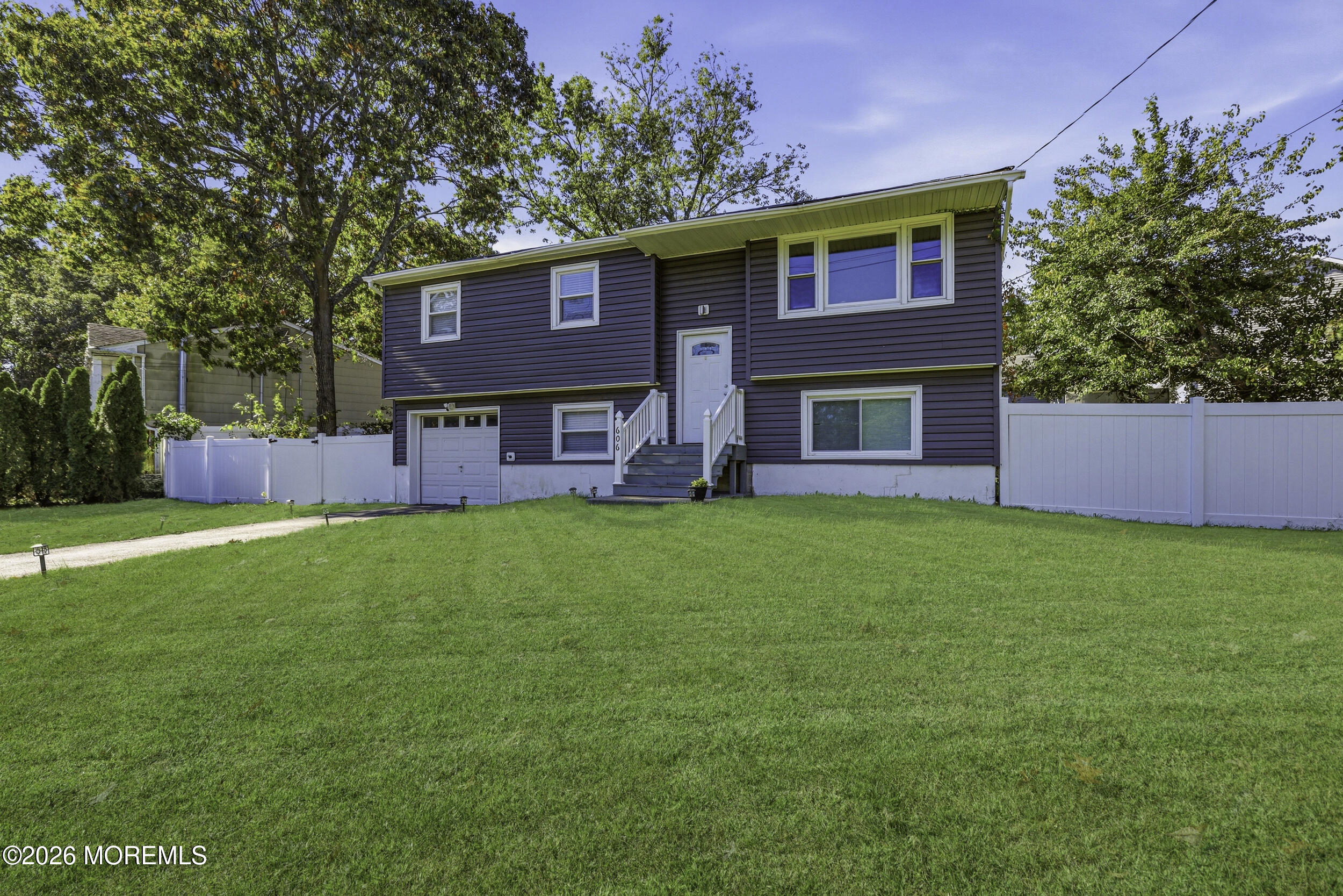 606 Dale Drive — photo