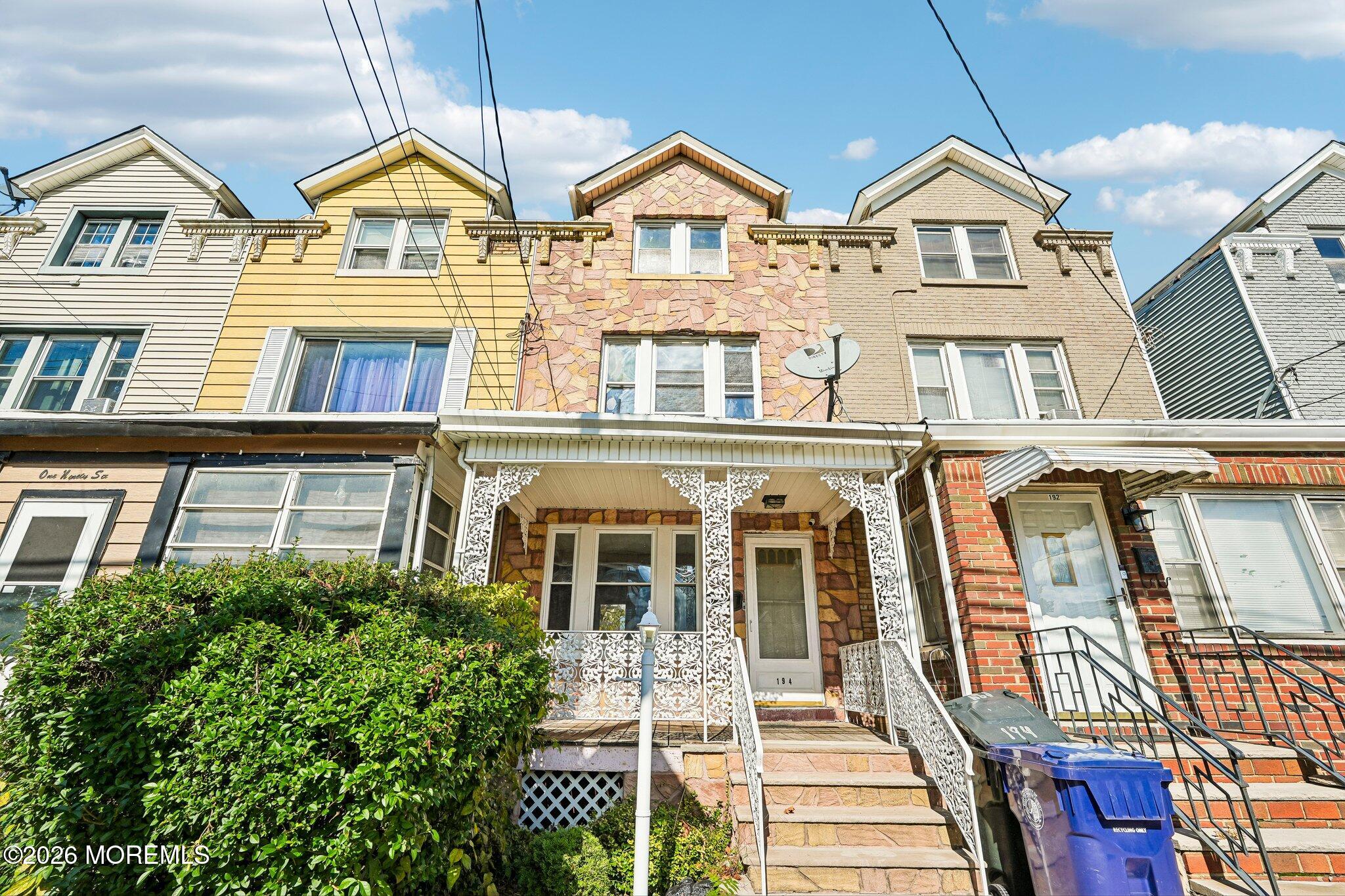 194 Lewis Street — photo
