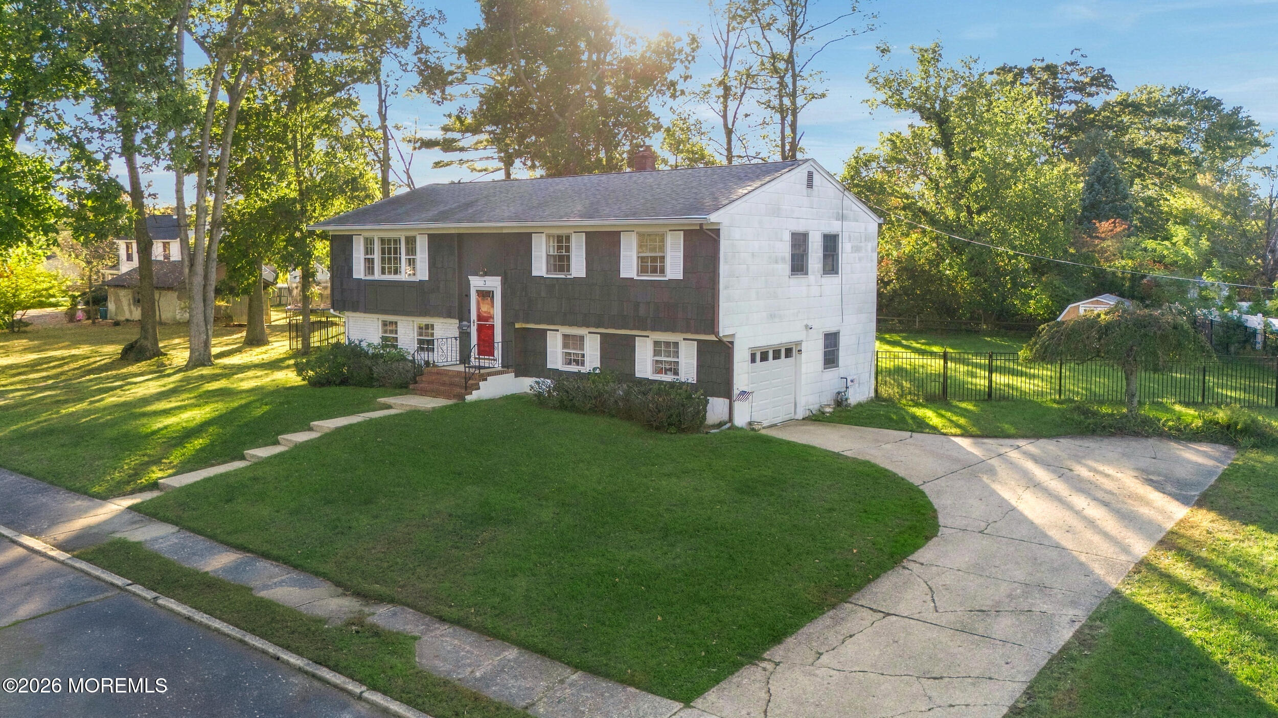 3 Roslyn Drive — photo