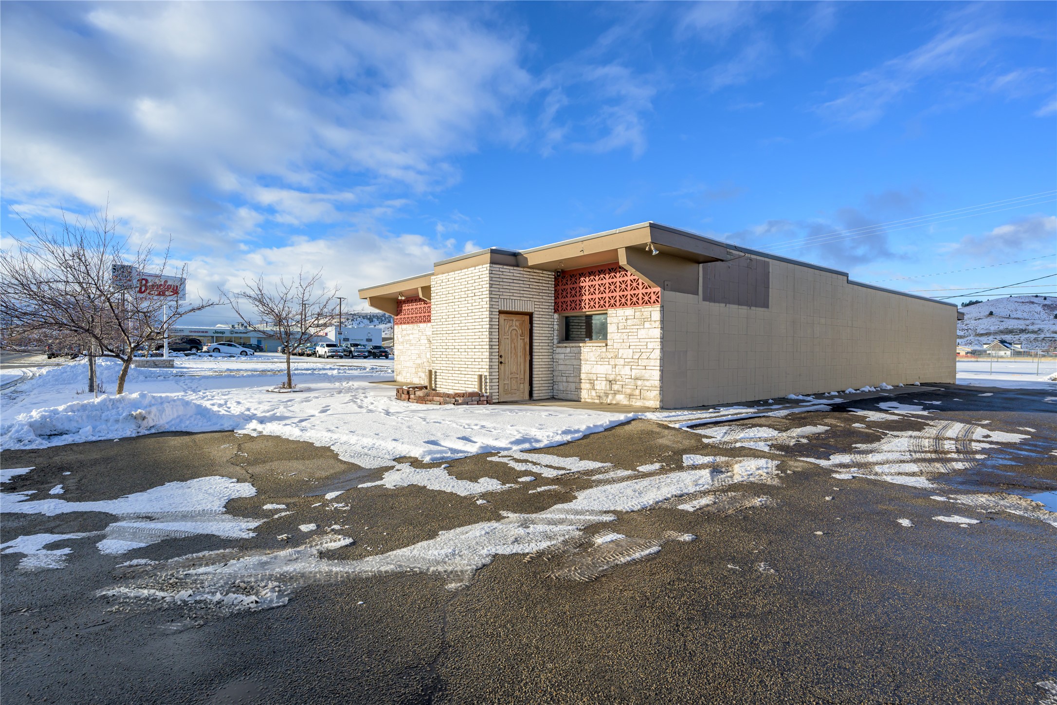 1300 E Commercial Avenue — photo
