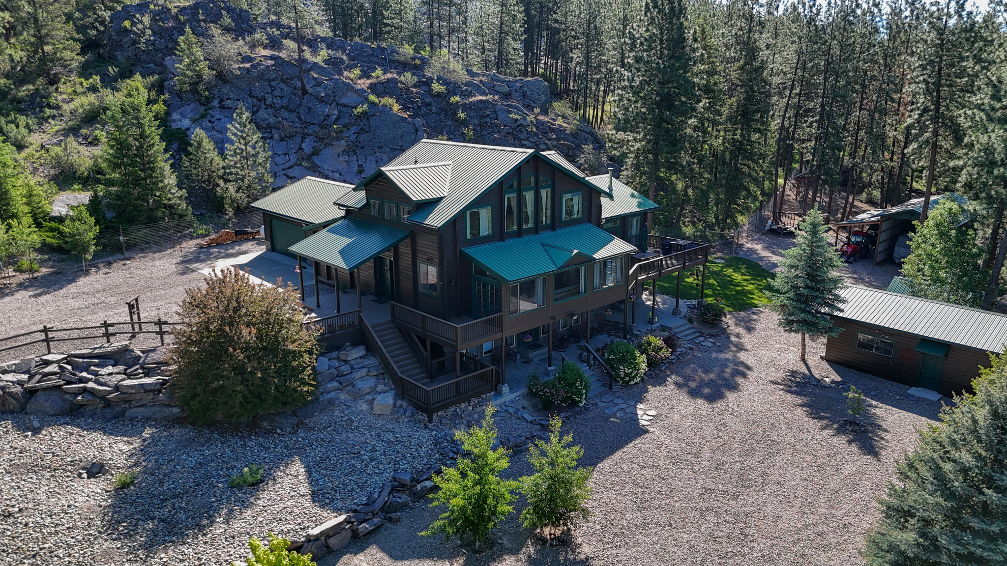 6961 Mt Hwy 200 — photo