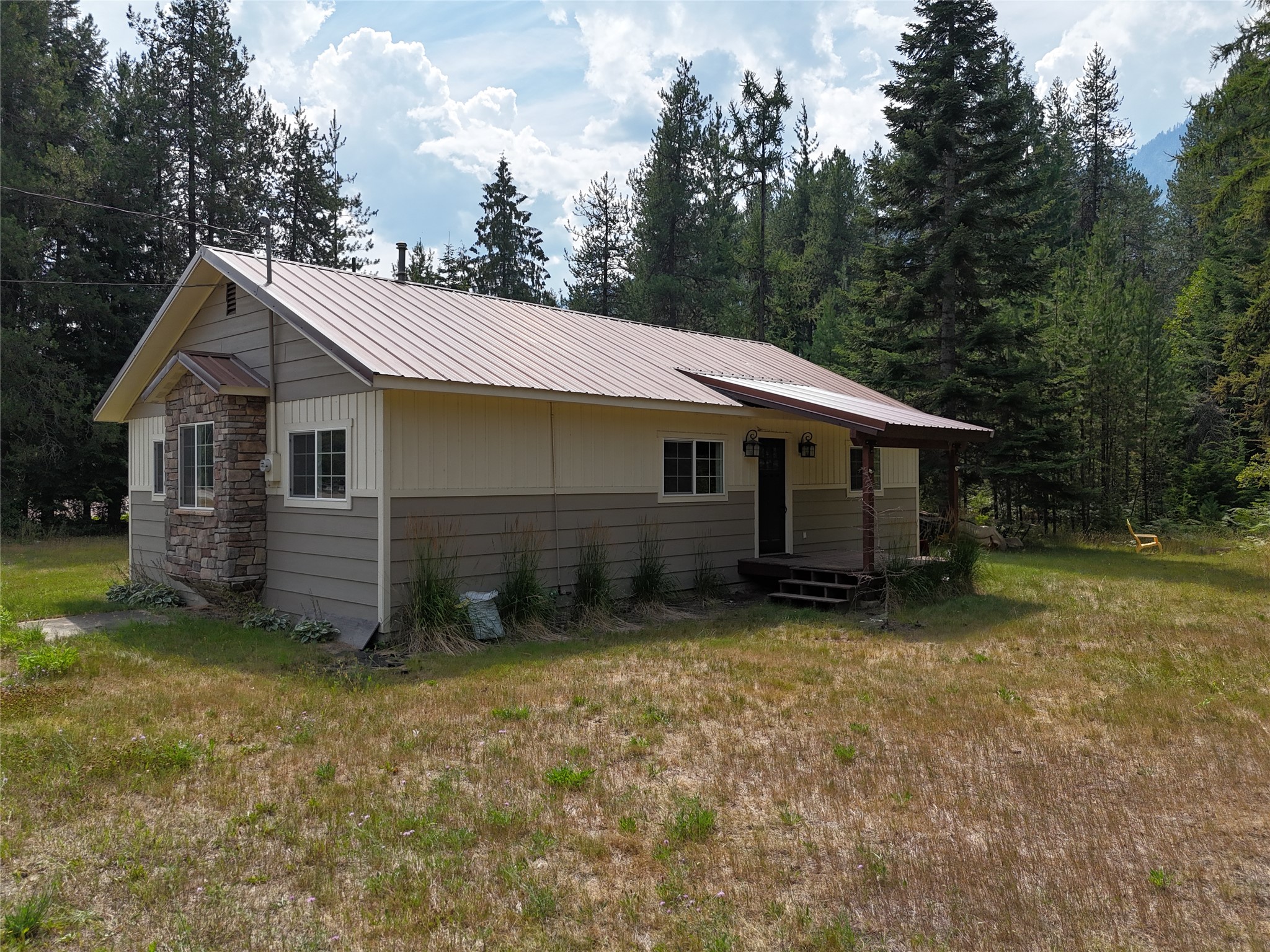 1234 Mt Hwy 200 — photo