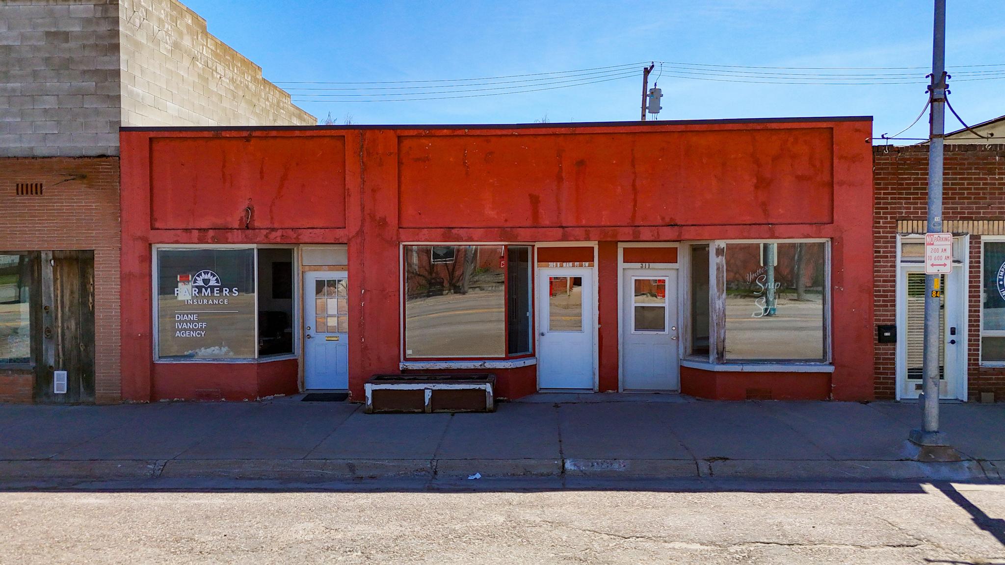309, 309B and 313 SW Main Street SW — photo