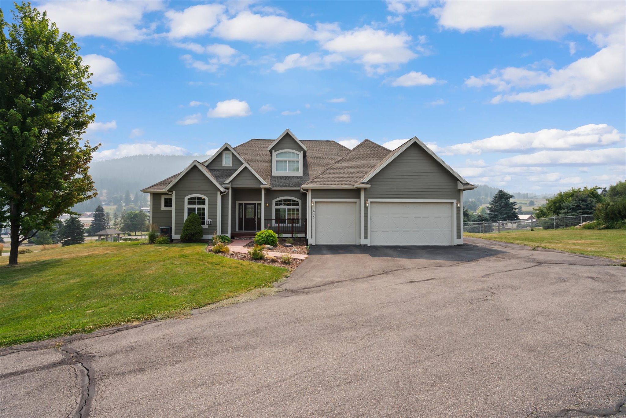 605 Stoneridge Drive — photo