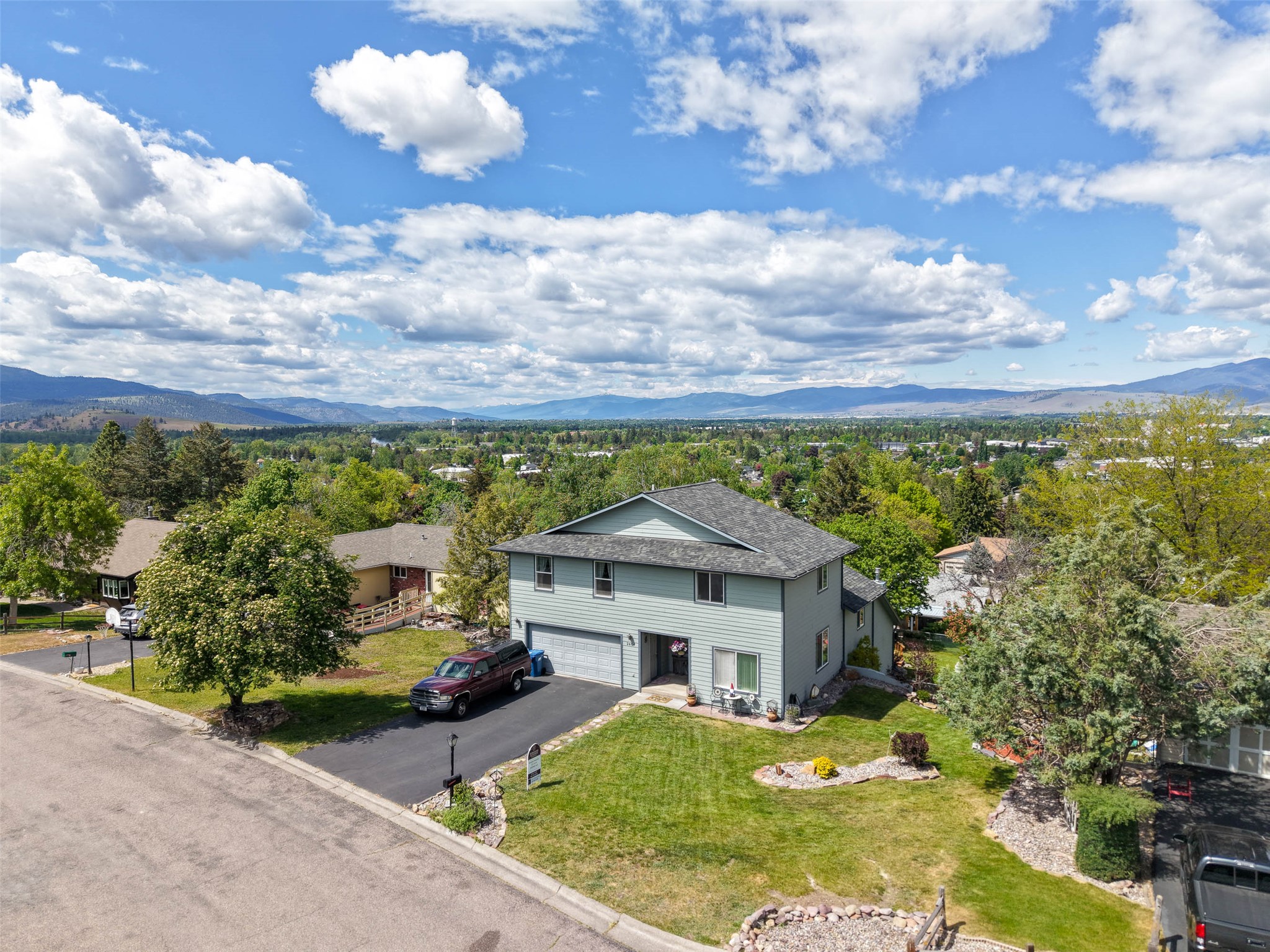 2404 Highwood Drive — photo