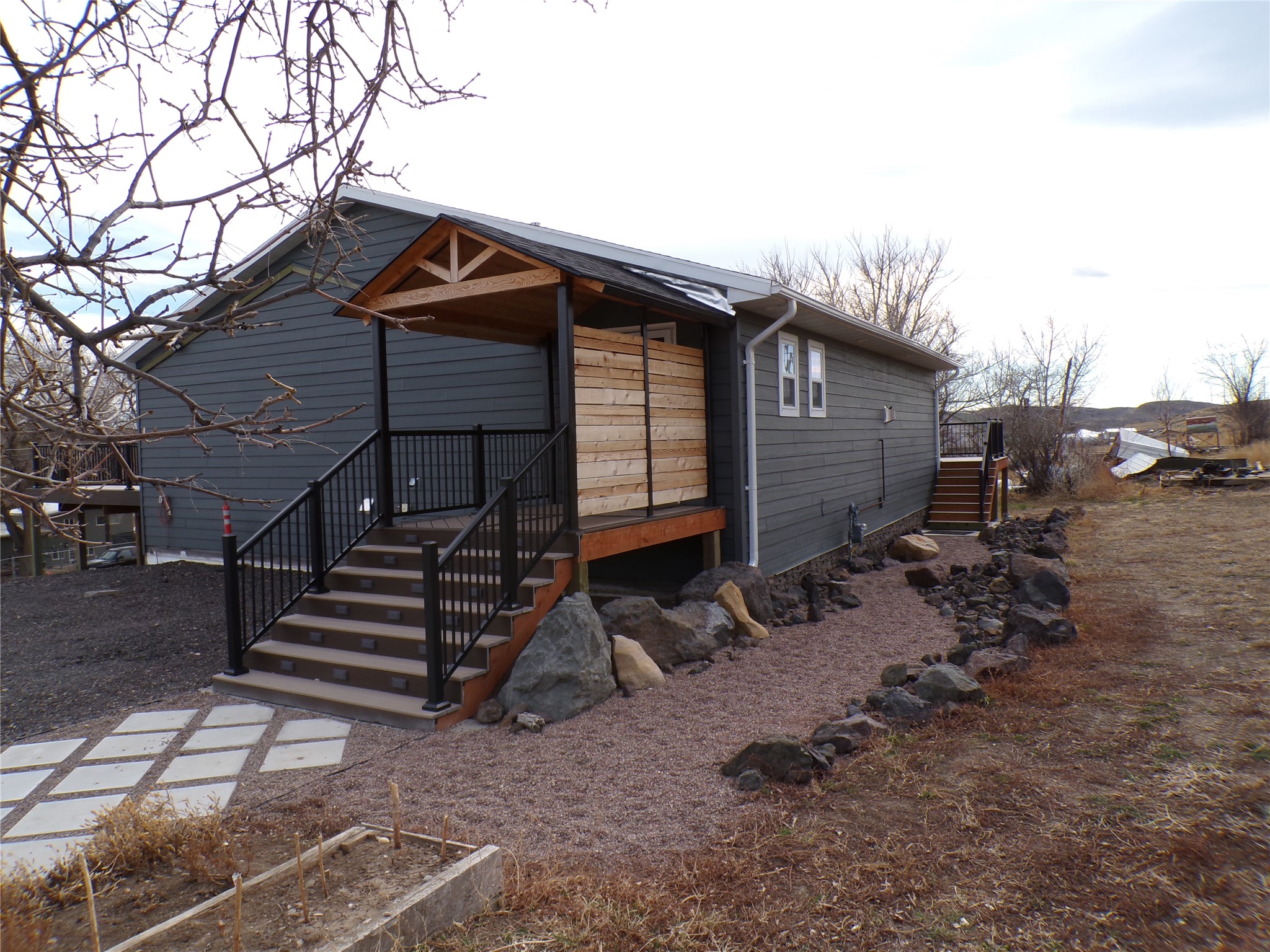 1610 Maple Drive — photo