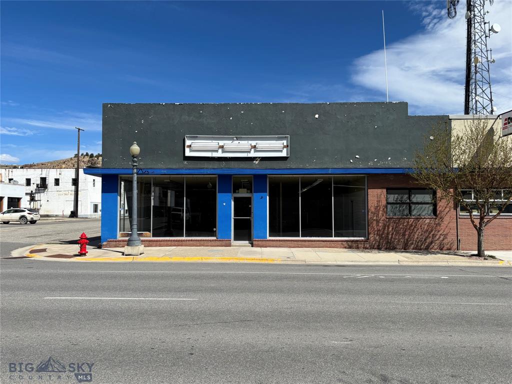 200 E Commercial — photo