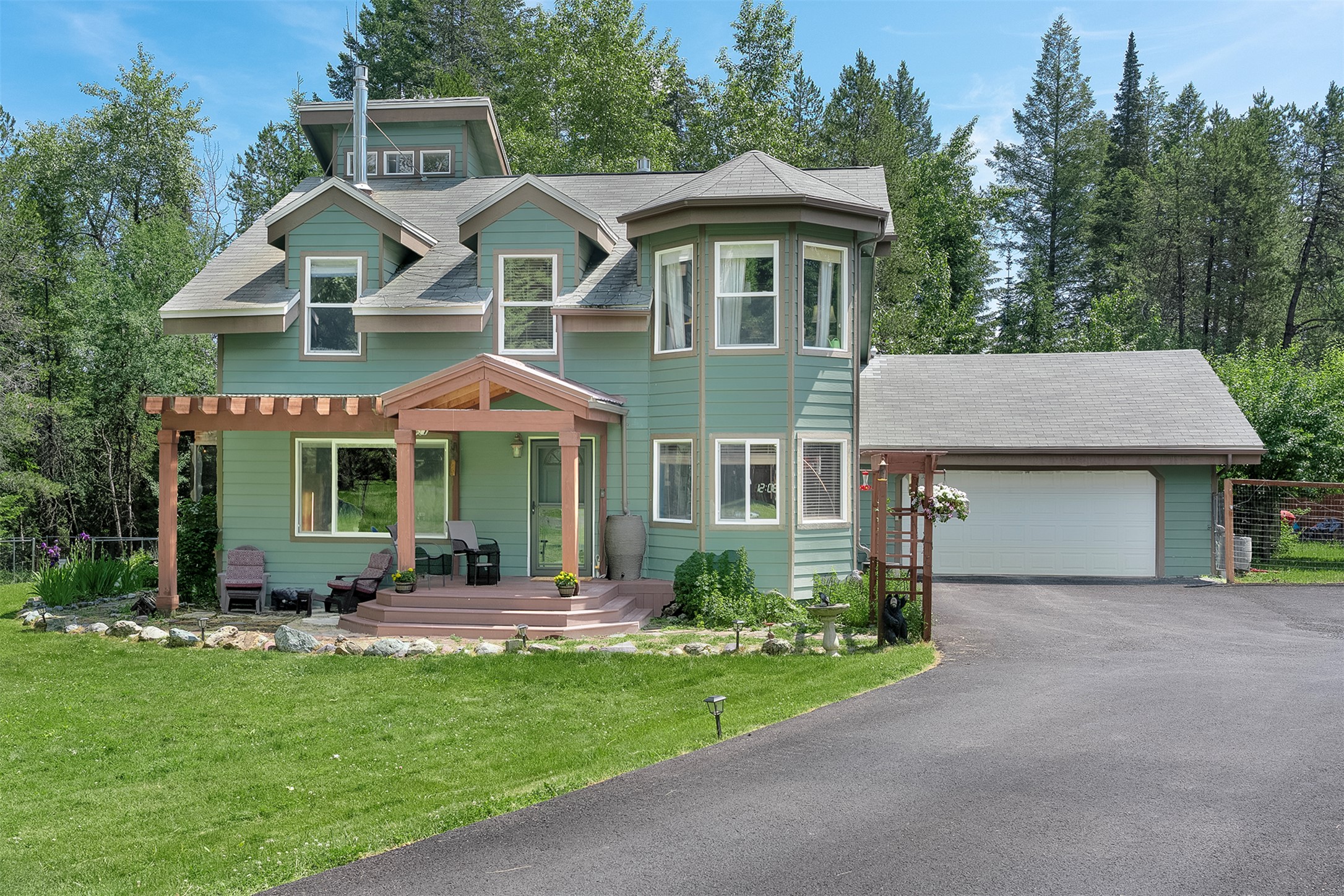 2075 Lion Mountain Loop Road — photo