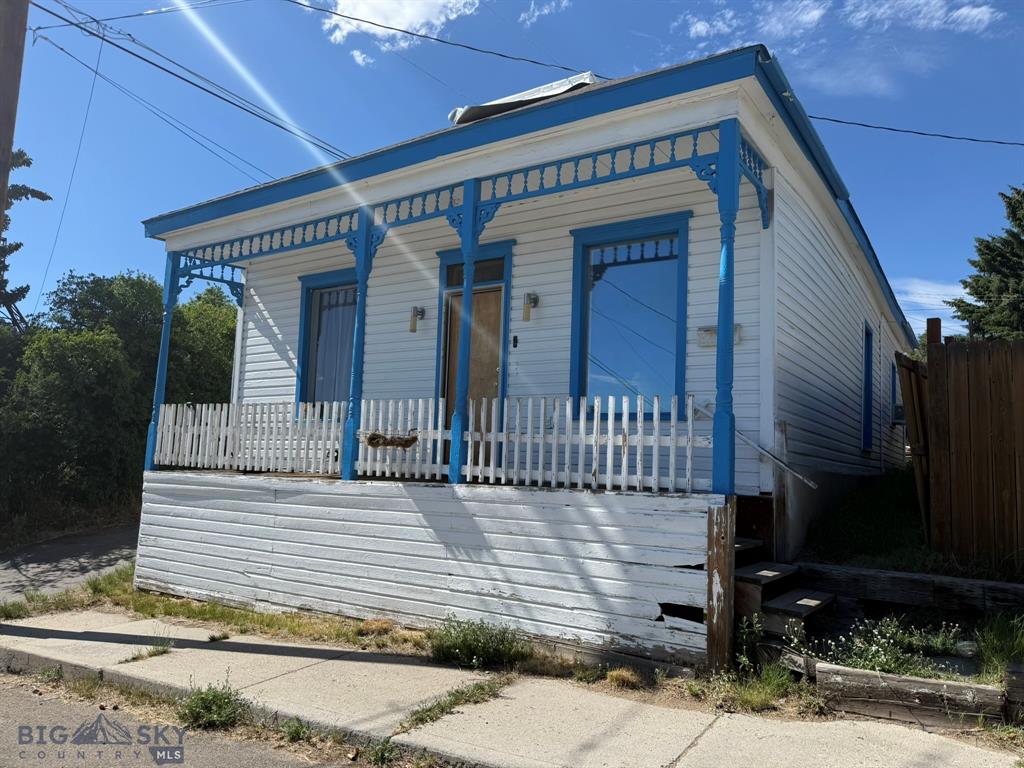 605 Caledonia Street — photo