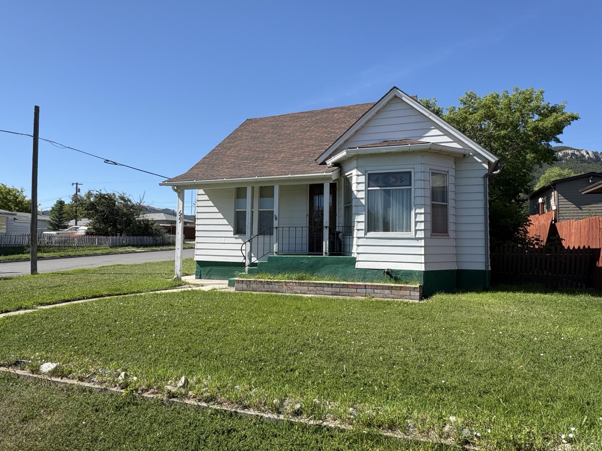 1201 Leslie Avenue — photo