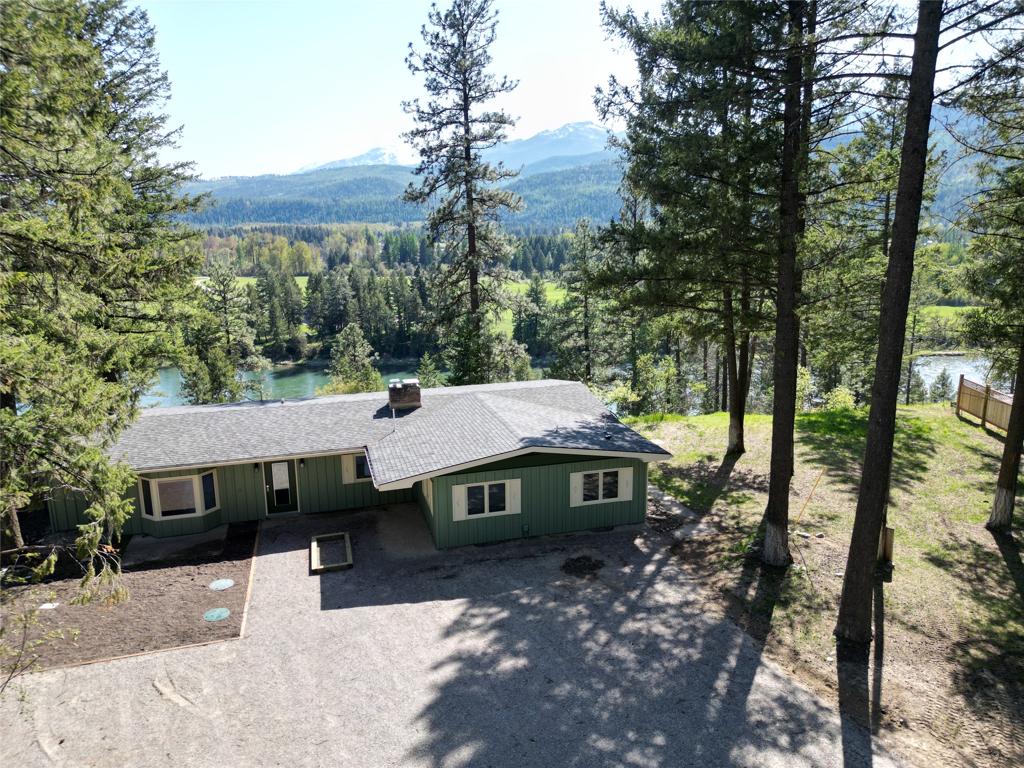 1497 Kootenai River Road — photo