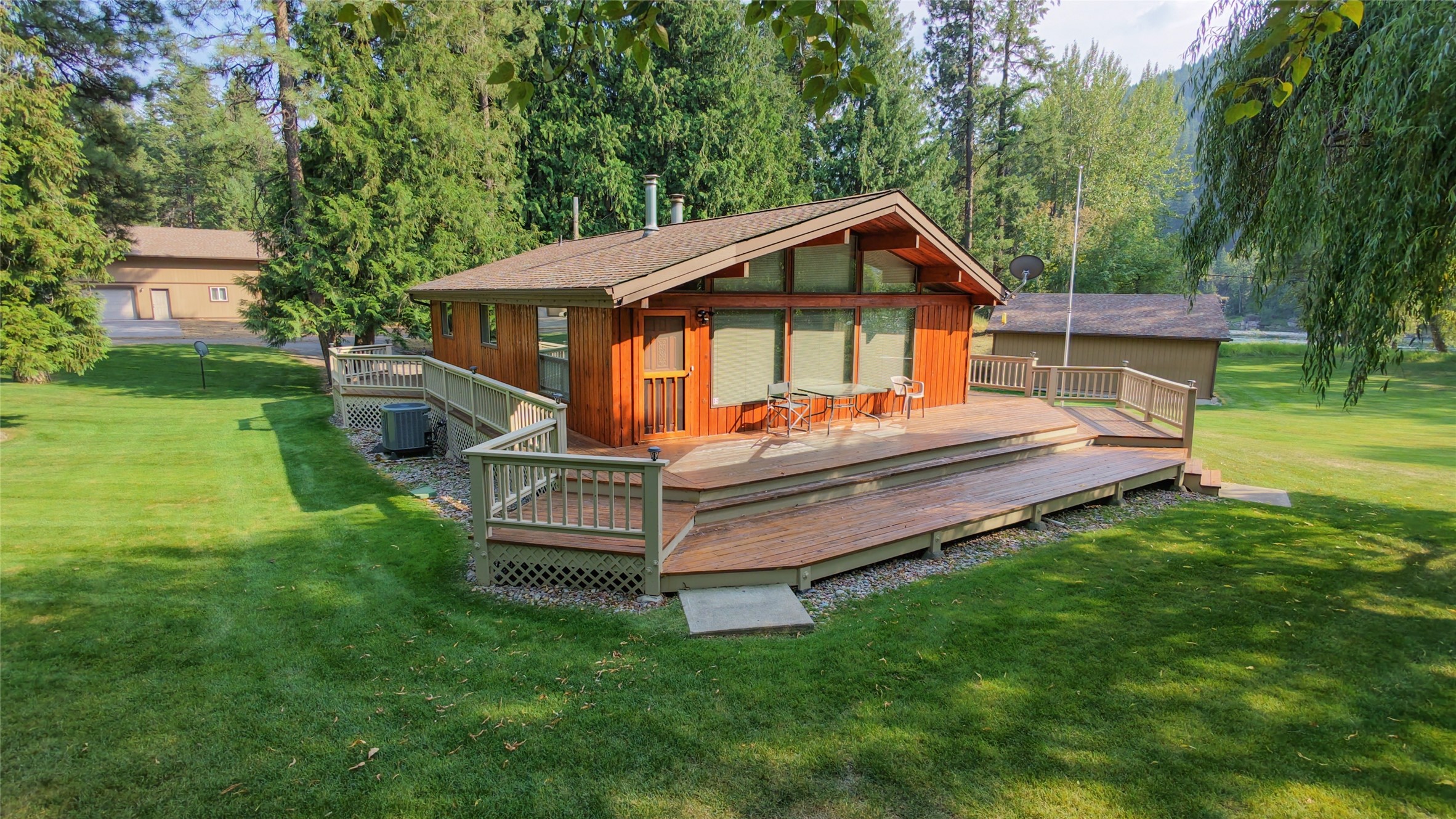 5671 Kootenai River Road — photo