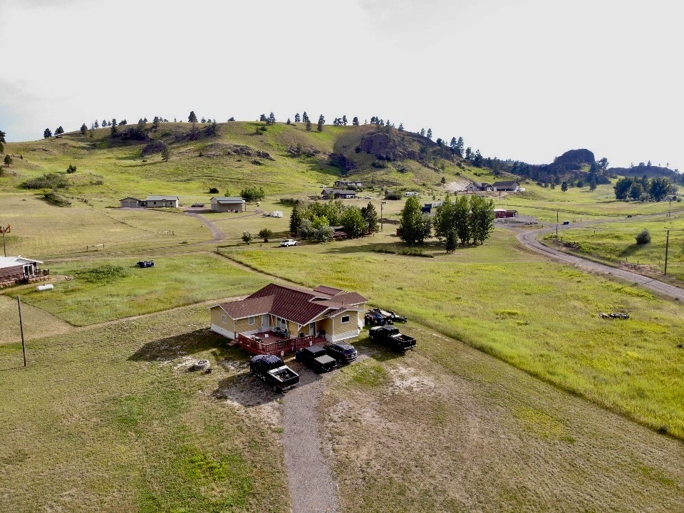 2 Meadowlark Square — photo