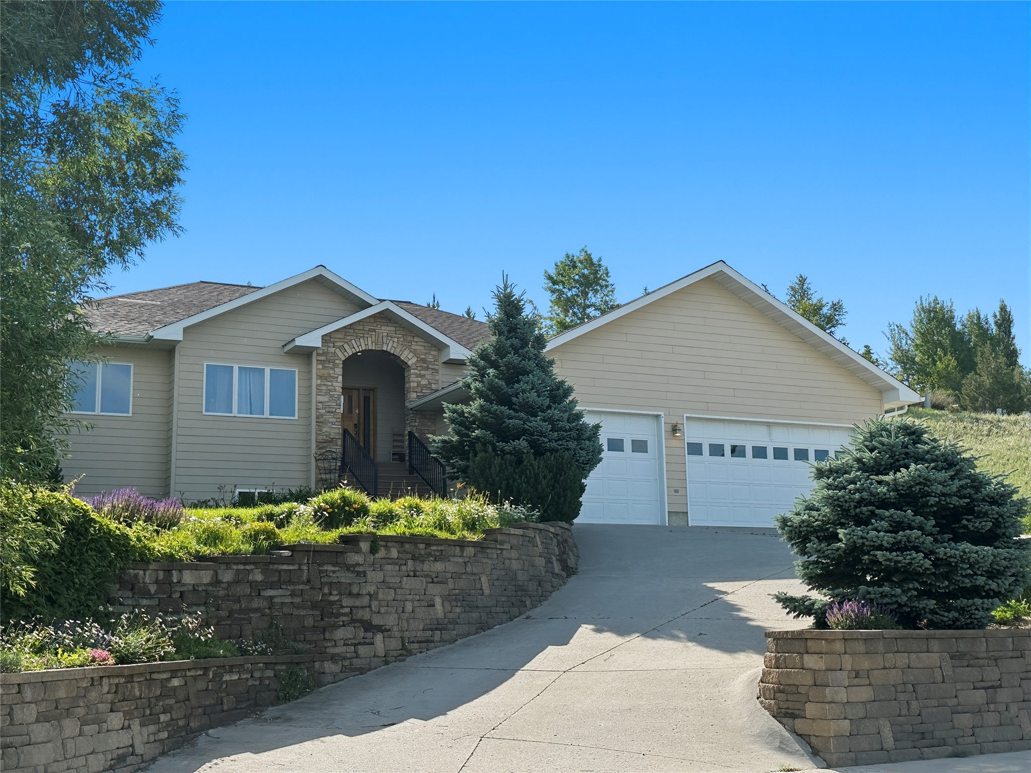 930 Spirit Drive — photo