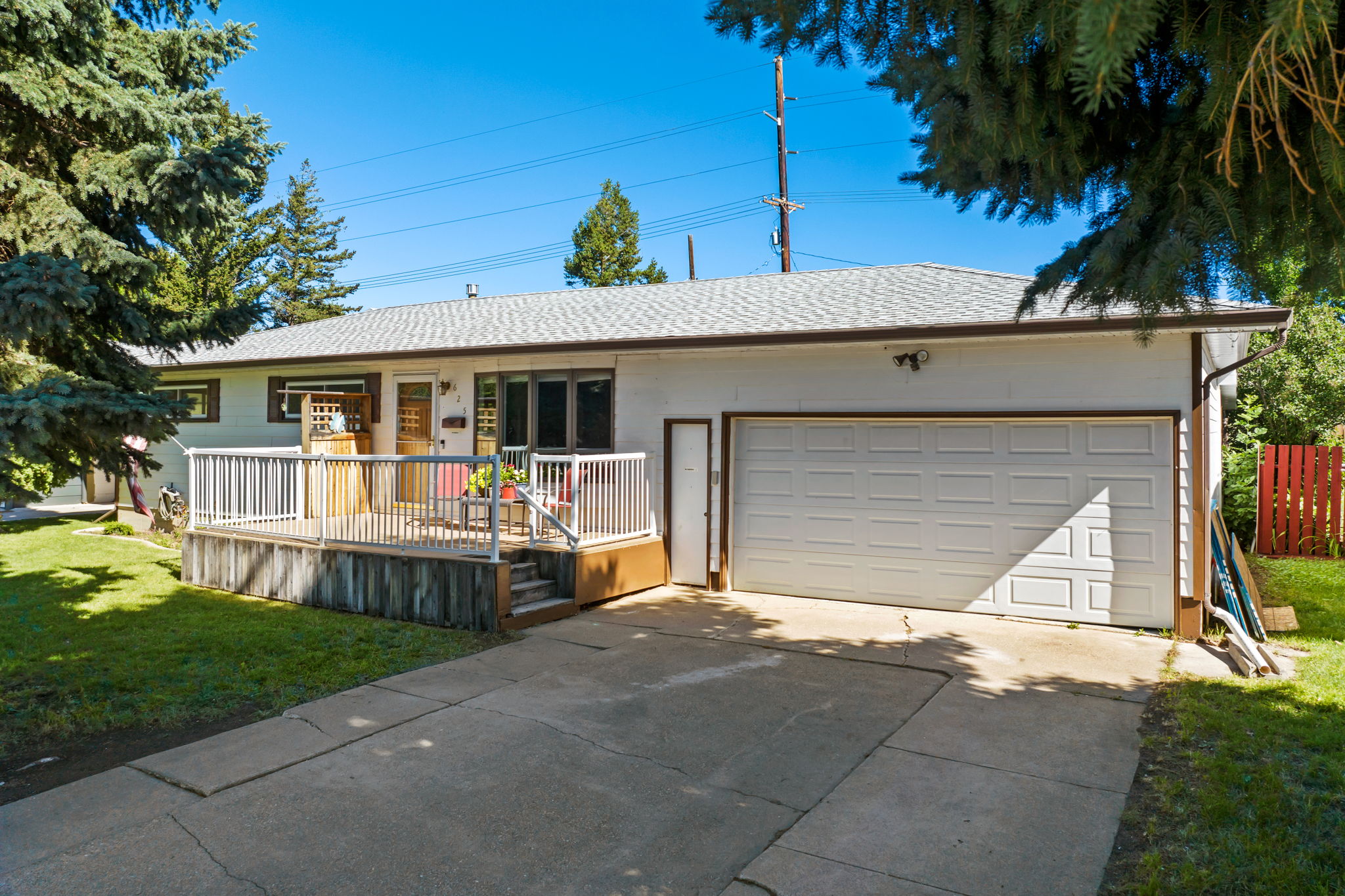 625 Riverview Drive E — photo