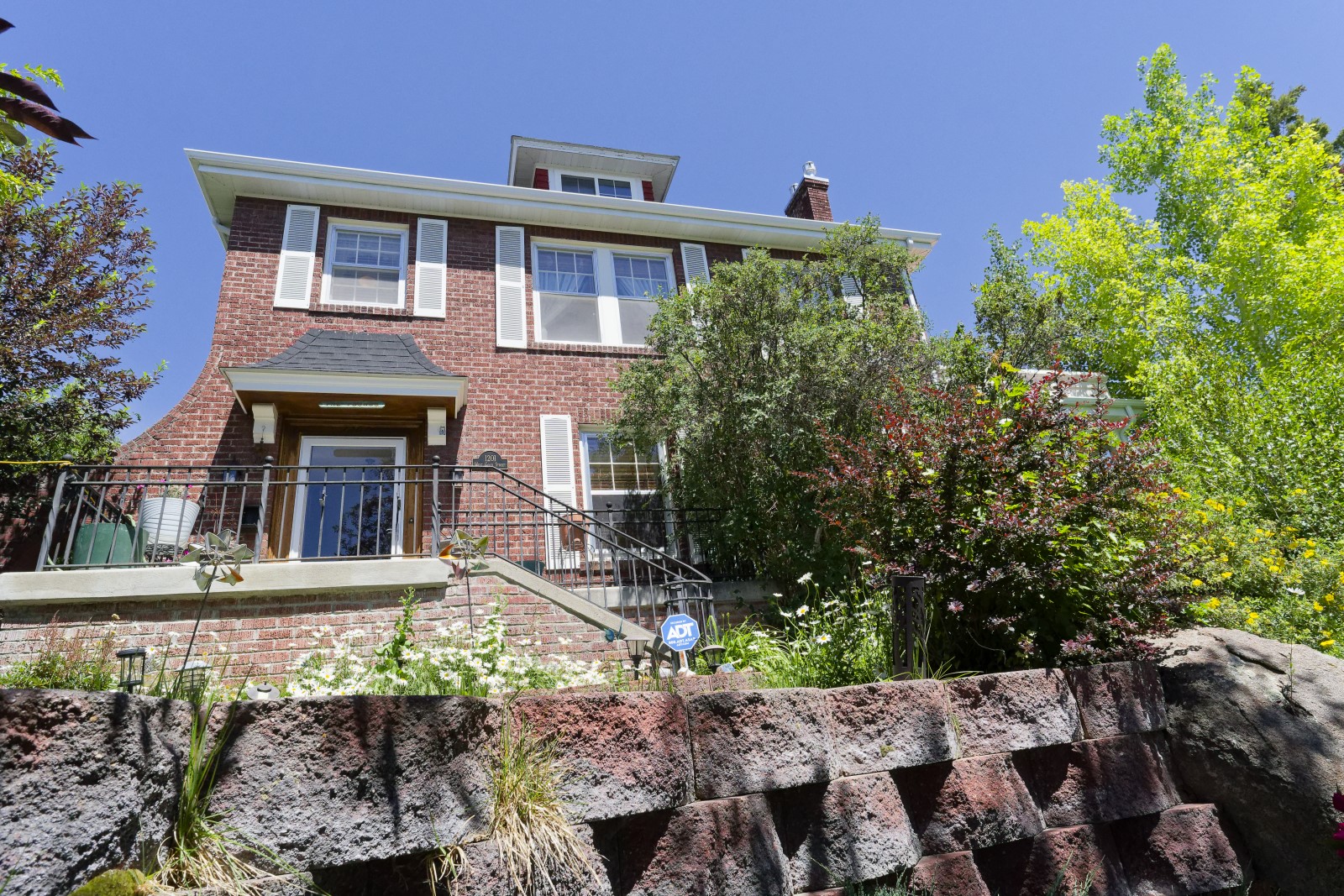 1201 W Gold Street — photo