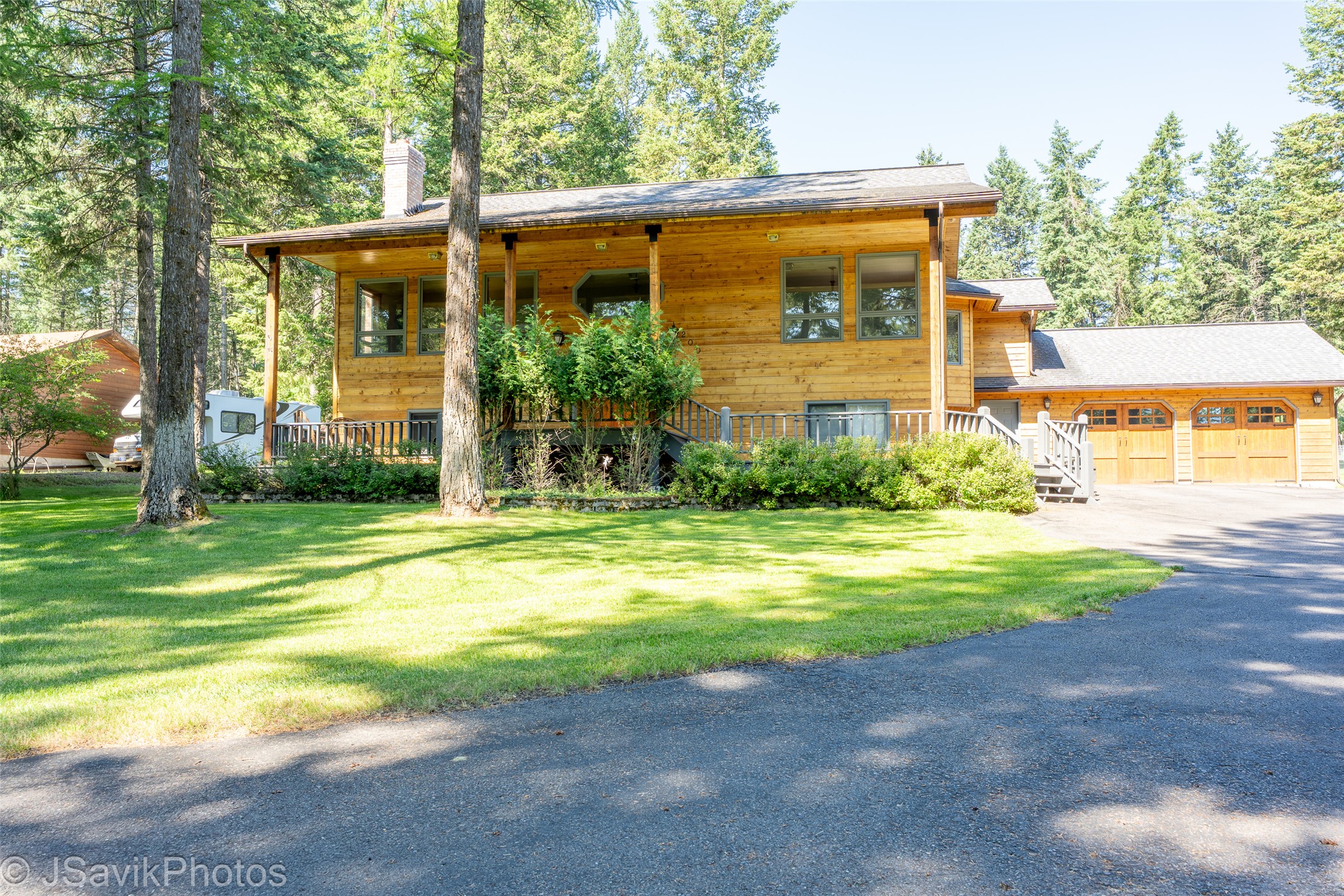 200 Whitetail Lane — photo